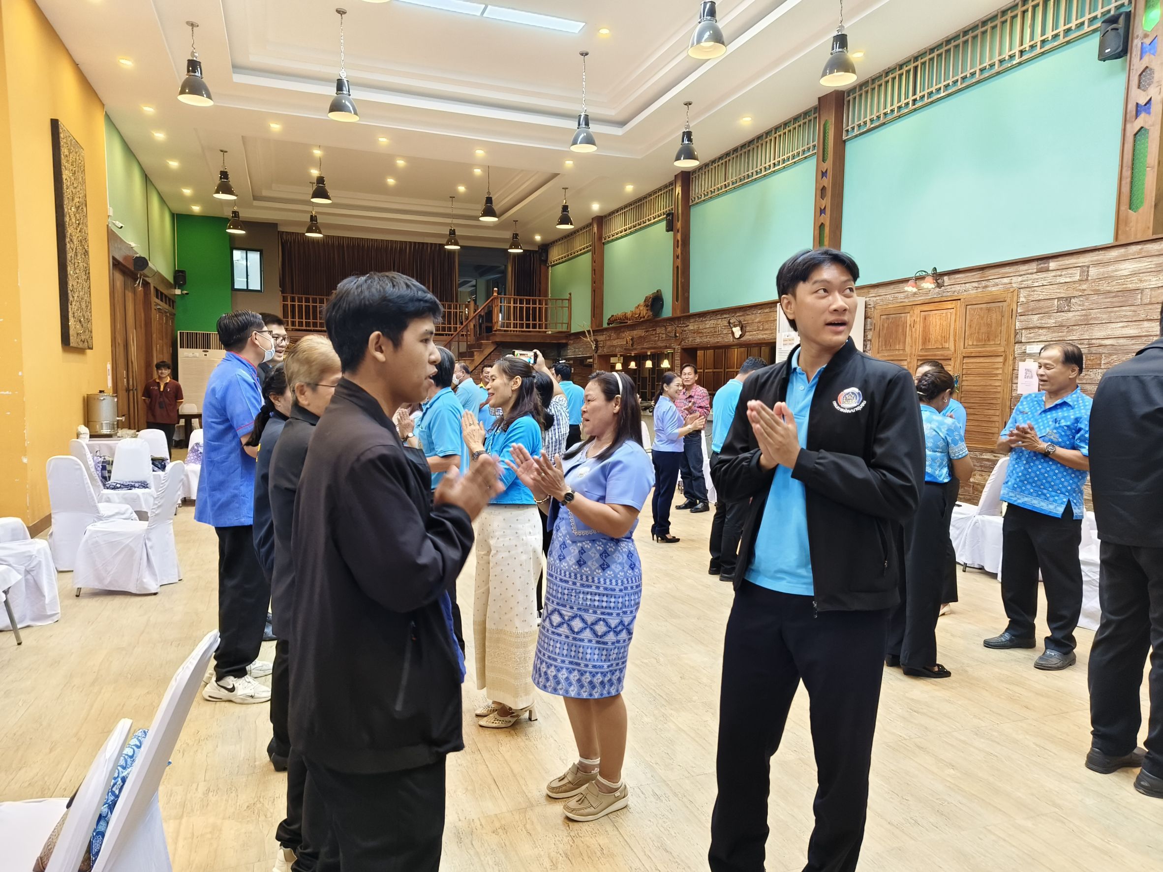 📰 พช.แปดริ้ว ร่วมกับเครือข่ายกองทุนแม่ของแผ่นดินจังหวัดฉะเชิงเทรา อบรมวิทยากรกระบวนการกองทุนแม่ของแผ่นดิน (ครู ค) วันแรก เสริมพลังชุมชนต้านภัยยาเสพติด 💪🇹🇭