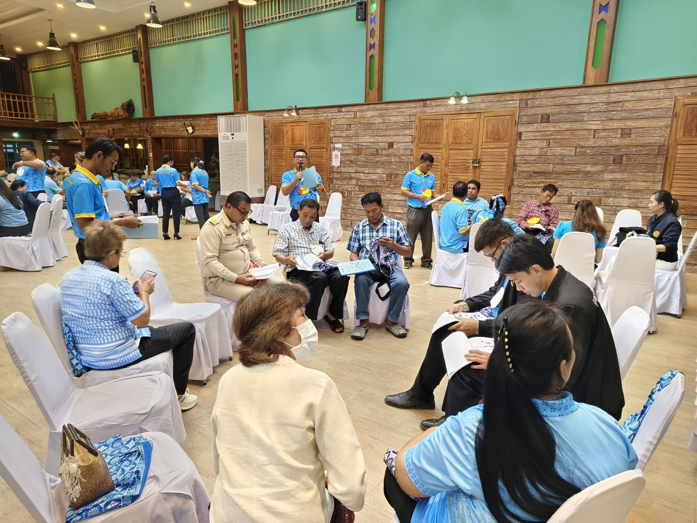 📰 พช.แปดริ้ว ร่วมกับเครือข่ายกองทุนแม่ของแผ่นดินจังหวัดฉะเชิงเทรา อบรมวิทยากรกระบวนการกองทุนแม่ของแผ่นดิน (ครู ค) วันแรก เสริมพลังชุมชนต้านภัยยาเสพติด 💪🇹🇭