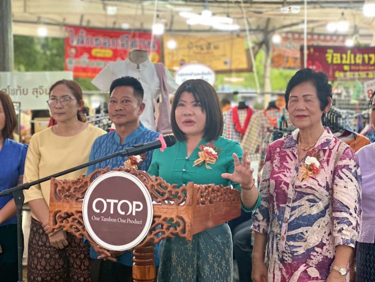 🛍️พช.ฉะเชิงเทรา เปิดกิจกรรมทดสอบตลาด “มหกรรมสินค้าชุมชน OTOP ของดี 8 ริ้ว” ตามโครงการส่งเสริมกระบวนการเครือข่ายองค์ความรู้  (Knowledge – Based OTOP : KBO) จังหวัด และโครงการพัฒนาผลิตภัณฑ์ OTOP กลุ่มปรับตัวสู่การพัฒนา (Quadrant D) ให้มีคุณภาพมาตรฐาน