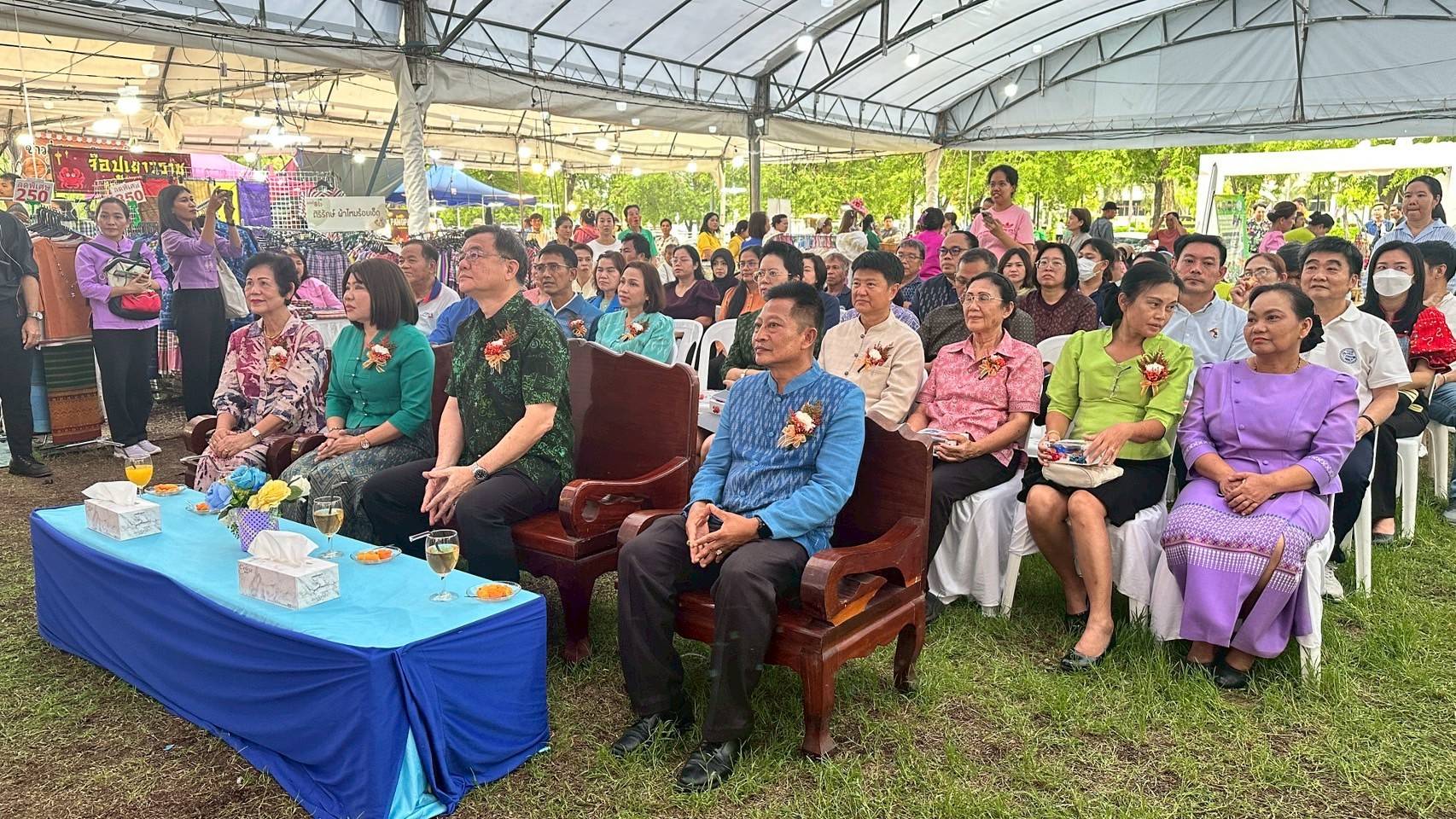 🛍️พช.ฉะเชิงเทรา เปิดกิจกรรมทดสอบตลาด “มหกรรมสินค้าชุมชน OTOP ของดี 8 ริ้ว” ตามโครงการส่งเสริมกระบวนการเครือข่ายองค์ความรู้  (Knowledge – Based OTOP : KBO) จังหวัด และโครงการพัฒนาผลิตภัณฑ์ OTOP กลุ่มปรับตัวสู่การพัฒนา (Quadrant D) ให้มีคุณภาพมาตรฐาน