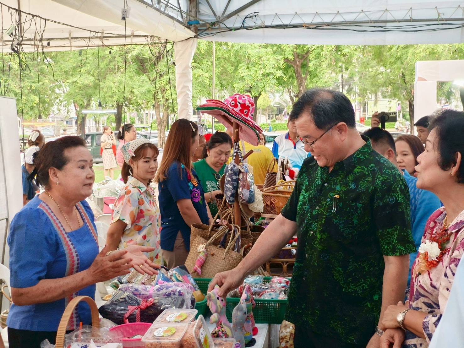 🛍️พช.ฉะเชิงเทรา เปิดกิจกรรมทดสอบตลาด “มหกรรมสินค้าชุมชน OTOP ของดี 8 ริ้ว” ตามโครงการส่งเสริมกระบวนการเครือข่ายองค์ความรู้  (Knowledge – Based OTOP : KBO) จังหวัด และโครงการพัฒนาผลิตภัณฑ์ OTOP กลุ่มปรับตัวสู่การพัฒนา (Quadrant D) ให้มีคุณภาพมาตรฐาน