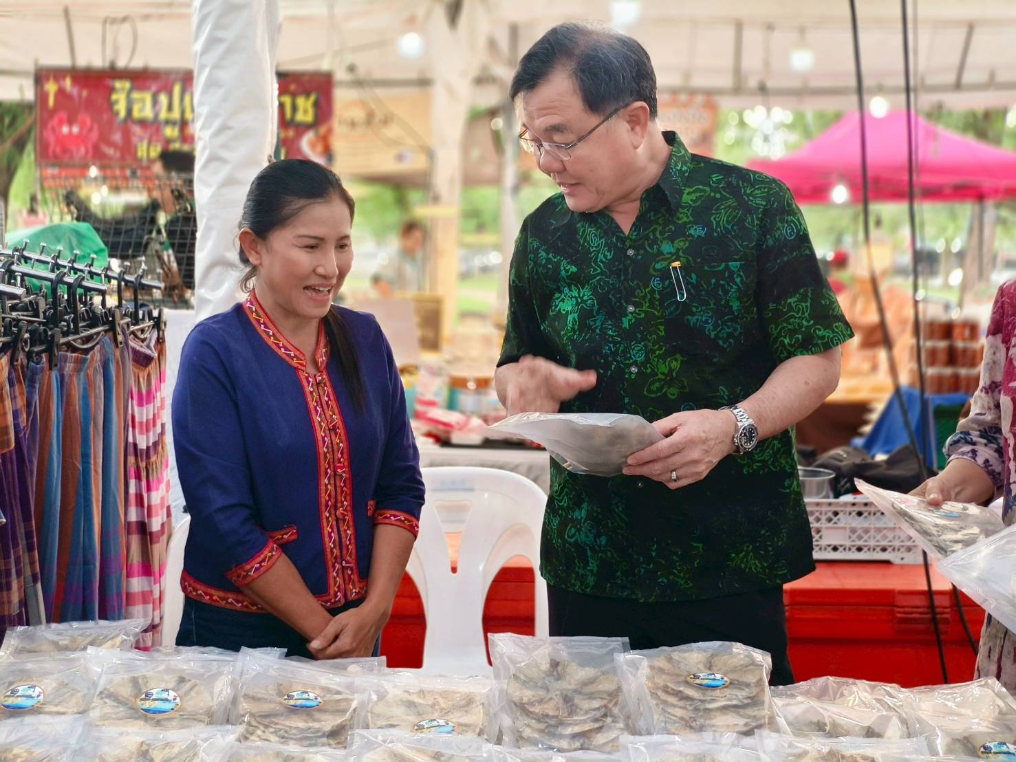 🛍️พช.ฉะเชิงเทรา เปิดกิจกรรมทดสอบตลาด “มหกรรมสินค้าชุมชน OTOP ของดี 8 ริ้ว” ตามโครงการส่งเสริมกระบวนการเครือข่ายองค์ความรู้  (Knowledge – Based OTOP : KBO) จังหวัด และโครงการพัฒนาผลิตภัณฑ์ OTOP กลุ่มปรับตัวสู่การพัฒนา (Quadrant D) ให้มีคุณภาพมาตรฐาน