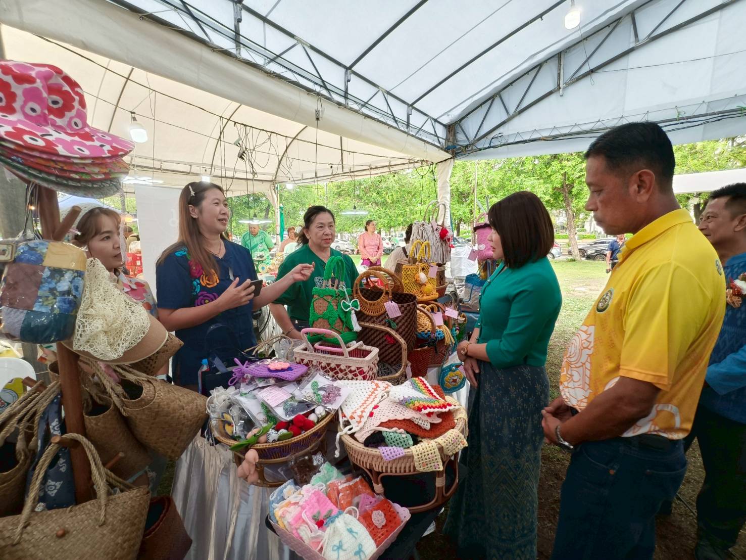 🛍️พช.ฉะเชิงเทรา เปิดกิจกรรมทดสอบตลาด “มหกรรมสินค้าชุมชน OTOP ของดี 8 ริ้ว” ตามโครงการส่งเสริมกระบวนการเครือข่ายองค์ความรู้  (Knowledge – Based OTOP : KBO) จังหวัด และโครงการพัฒนาผลิตภัณฑ์ OTOP กลุ่มปรับตัวสู่การพัฒนา (Quadrant D) ให้มีคุณภาพมาตรฐาน