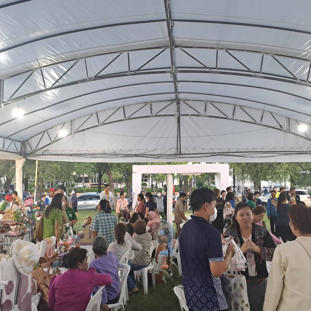 🛍️พช.ฉะเชิงเทรา เปิดกิจกรรมทดสอบตลาด “มหกรรมสินค้าชุมชน OTOP ของดี 8 ริ้ว” ตามโครงการส่งเสริมกระบวนการเครือข่ายองค์ความรู้  (Knowledge – Based OTOP : KBO) จังหวัด และโครงการพัฒนาผลิตภัณฑ์ OTOP กลุ่มปรับตัวสู่การพัฒนา (Quadrant D) ให้มีคุณภาพมาตรฐาน