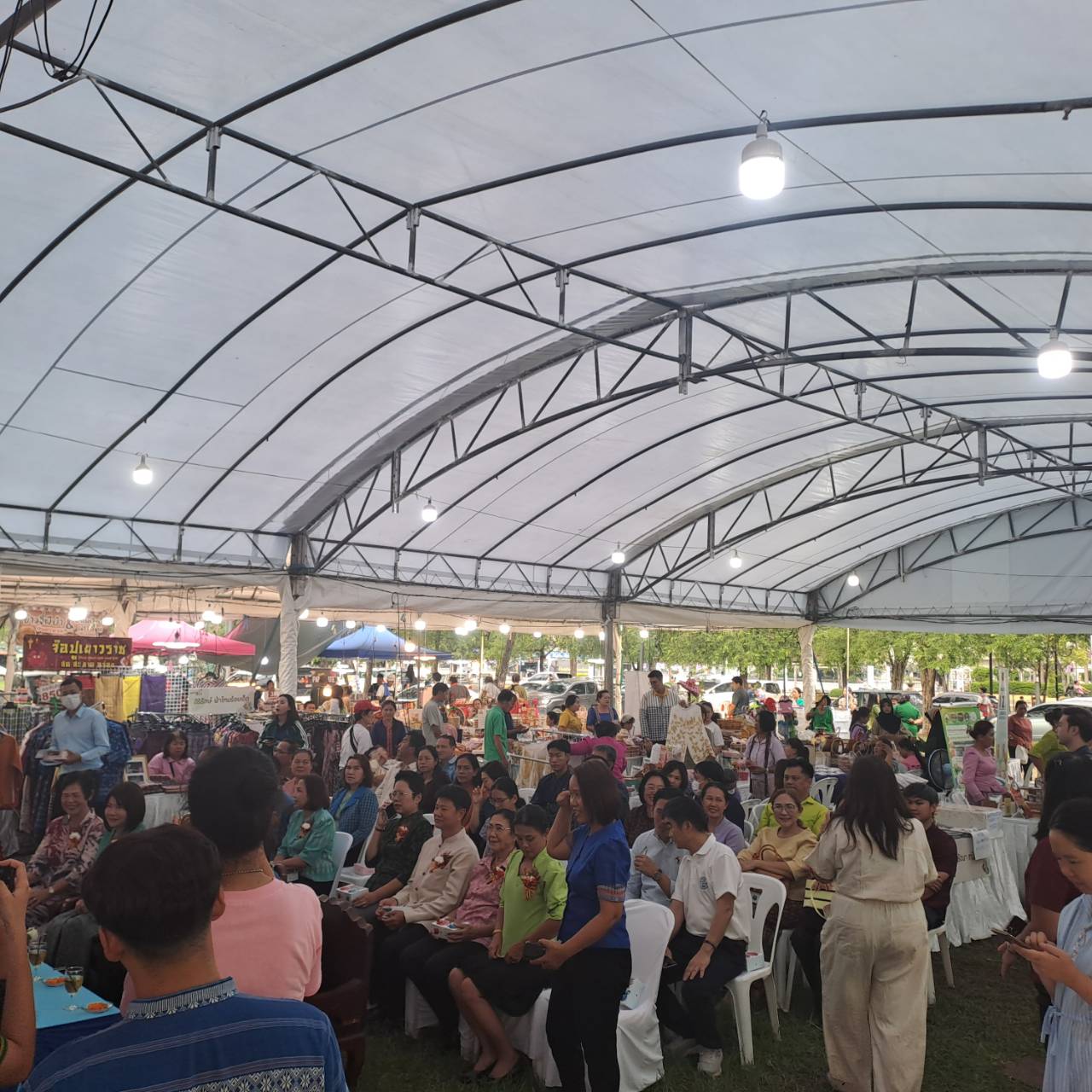 🛍️พช.ฉะเชิงเทรา เปิดกิจกรรมทดสอบตลาด “มหกรรมสินค้าชุมชน OTOP ของดี 8 ริ้ว” ตามโครงการส่งเสริมกระบวนการเครือข่ายองค์ความรู้  (Knowledge – Based OTOP : KBO) จังหวัด และโครงการพัฒนาผลิตภัณฑ์ OTOP กลุ่มปรับตัวสู่การพัฒนา (Quadrant D) ให้มีคุณภาพมาตรฐาน