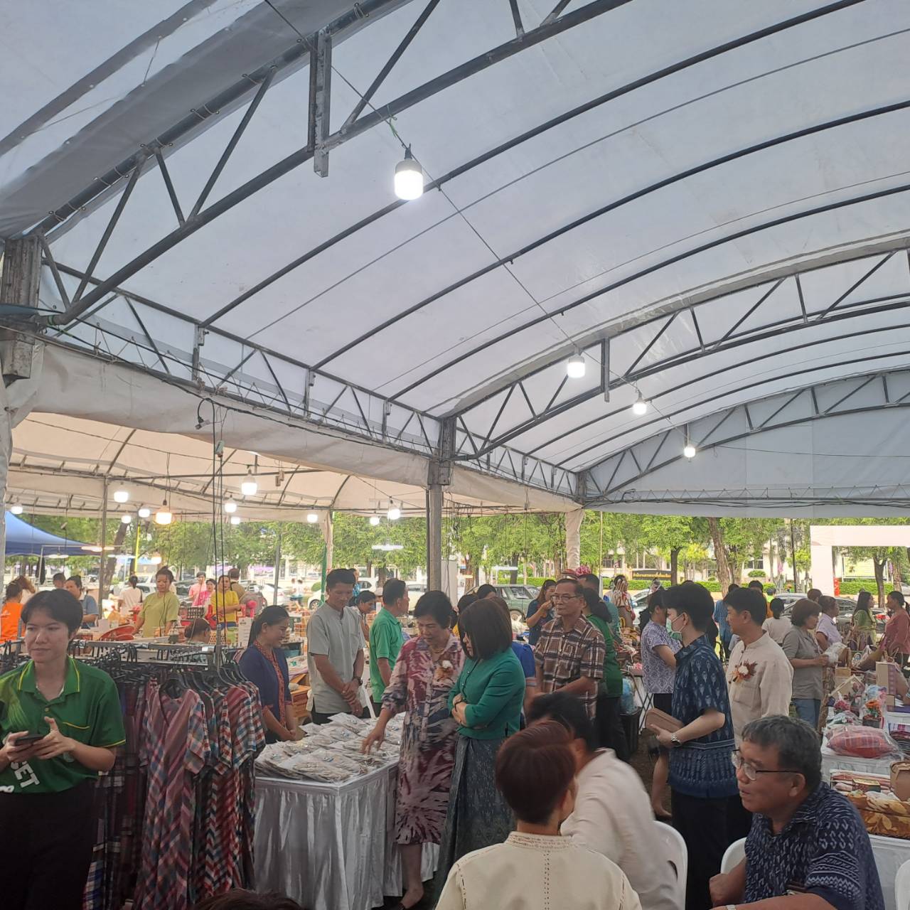 🛍️พช.ฉะเชิงเทรา เปิดกิจกรรมทดสอบตลาด “มหกรรมสินค้าชุมชน OTOP ของดี 8 ริ้ว” ตามโครงการส่งเสริมกระบวนการเครือข่ายองค์ความรู้  (Knowledge – Based OTOP : KBO) จังหวัด และโครงการพัฒนาผลิตภัณฑ์ OTOP กลุ่มปรับตัวสู่การพัฒนา (Quadrant D) ให้มีคุณภาพมาตรฐาน