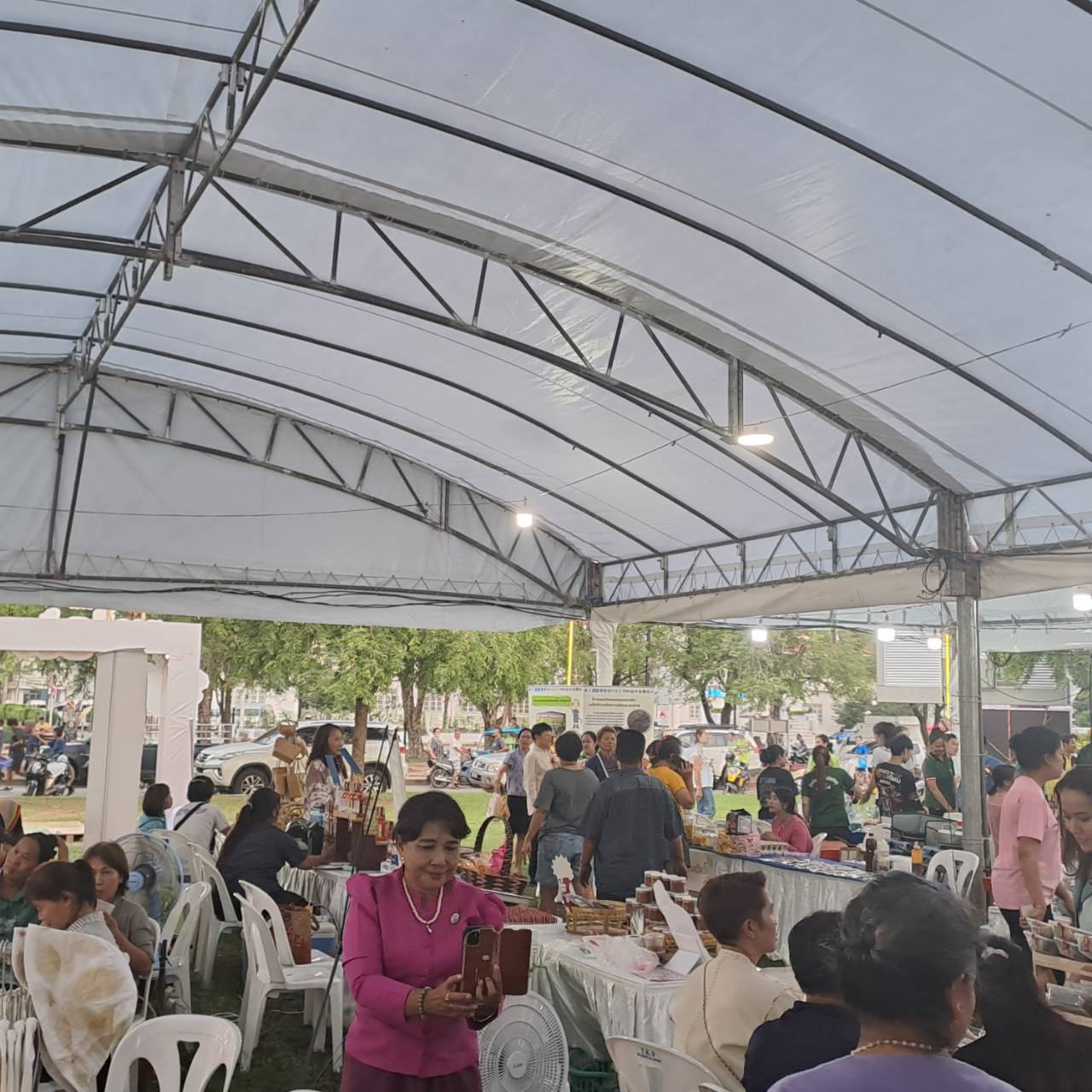 🛍️พช. ฉะเชิงเทรา จัดกิจกรรมทดสอบตลาด “มหกรรมสินค้าชุมชน OTOP ของดี 8 ริ้ว” (วันที่สาม)