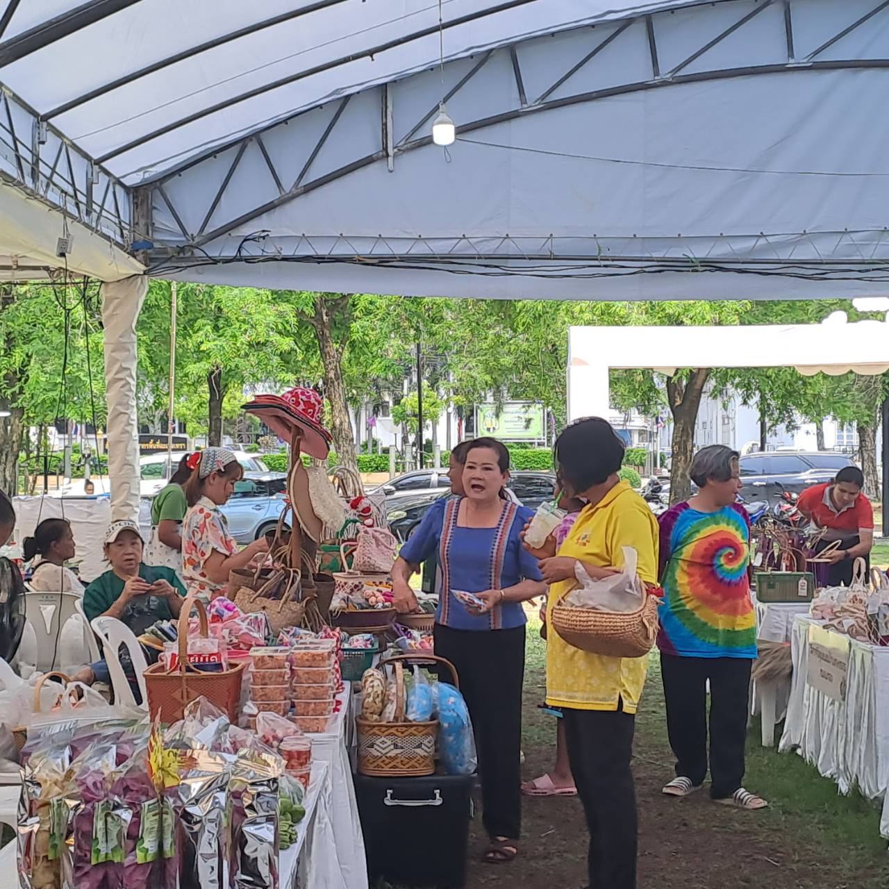 🛍️พช. ฉะเชิงเทรา จัดกิจกรรมทดสอบตลาด “มหกรรมสินค้าชุมชน OTOP ของดี 8 ริ้ว” (วันที่สาม)