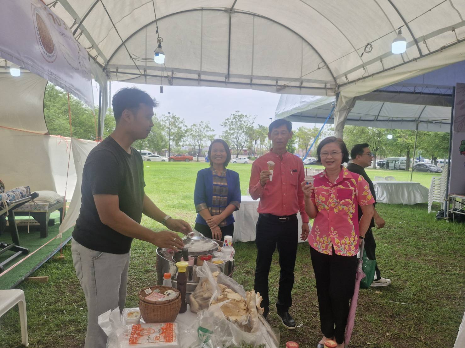 🛍️พช. ฉะเชิงเทรา จัดกิจกรรมทดสอบตลาด “มหกรรมสินค้าชุมชน OTOP ของดี 8 ริ้ว” (วันที่สาม)