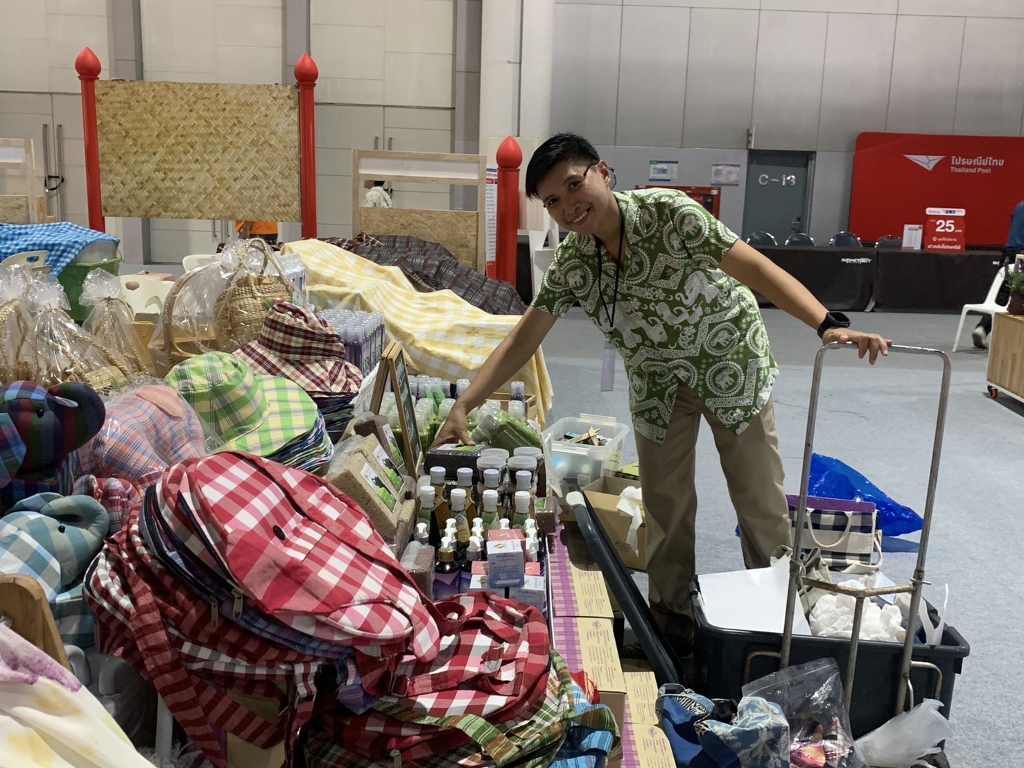 🛍️พช.เชิงเทรา นำผู้ผลิต ผู้ประกอบการ OTOP เตรียมความพร้อมร่วมจำหน่ายในงาน OTOP Midyear 2025