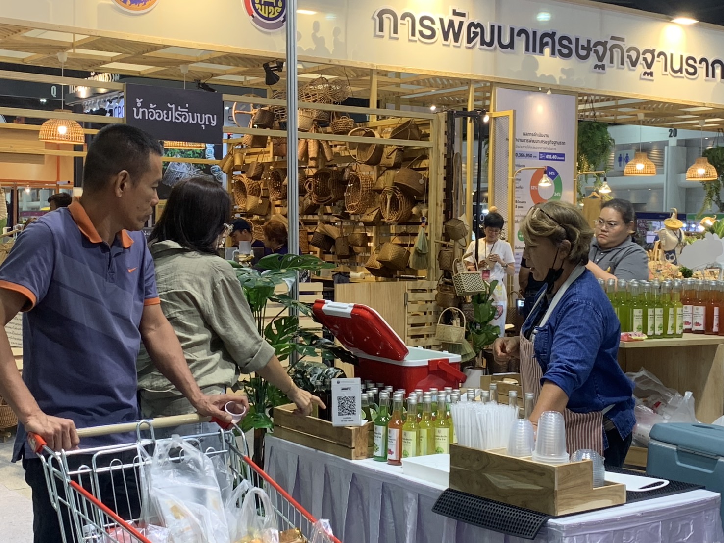 🛍️พช.เชิงเทรา นำผู้ผลิต ผู้ประกอบการ OTOP ร่วมจำหน่ายในงาน OTOP Midyear 2025 (วันแรก)