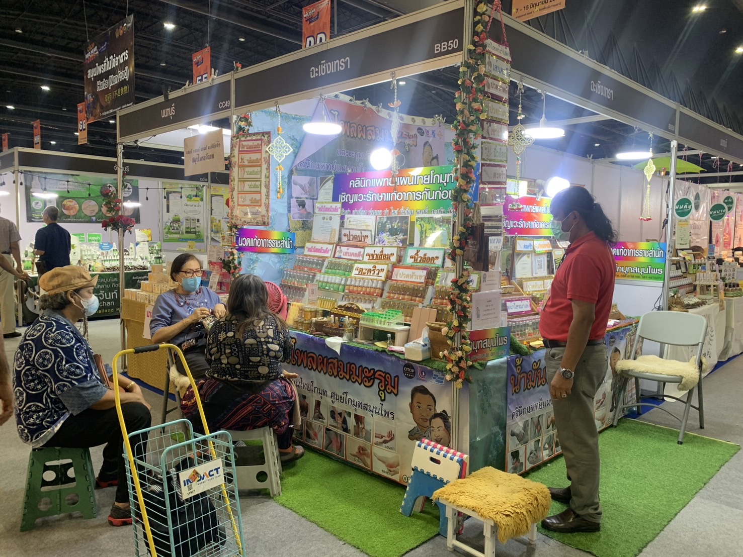 🛍️พช.เชิงเทรา นำผู้ผลิต ผู้ประกอบการ OTOP ร่วมจำหน่ายในงาน OTOP Midyear 2025 (วันแรก)