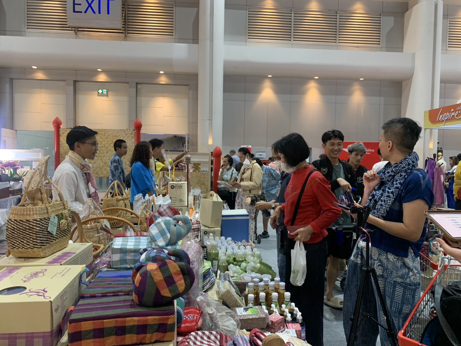 🛍️พช.เชิงเทรา นำผู้ผลิต ผู้ประกอบการ OTOP ร่วมจำหน่ายในงาน OTOP Midyear 2025 (วันแรก)