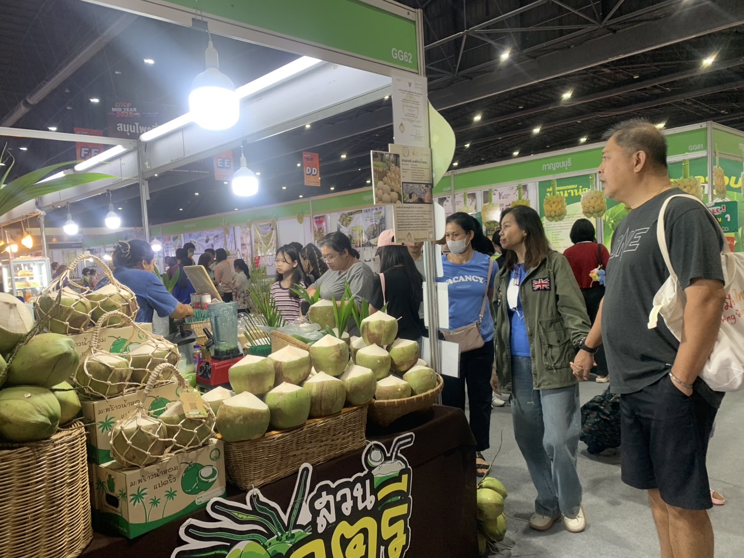 🛍️พช.เชิงเทรา นำผู้ผลิต ผู้ประกอบการ OTOP ร่วมจำหน่ายในงาน OTOP Midyear 2025 (วันแรก)