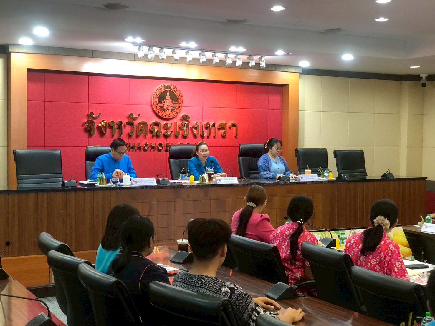 🌺 ศึกชิงเกียรติ! ฉะเชิงเทราเปิดเวทีต้อนรับคณะกรรมการคัดเลือกคนกองทุนสตรีดีเด่นระดับศูนย์ฯ โชว์ 3 ผลงานแชมป์ระดับจังหวัดอย่างภาคภูมิ 🎖️