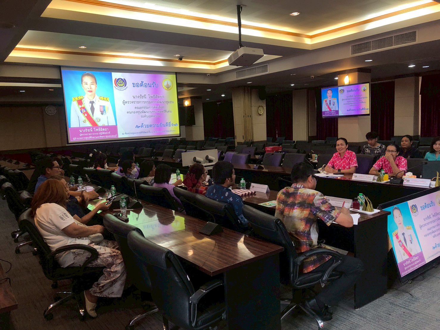 🌺 ศึกชิงเกียรติ! ฉะเชิงเทราเปิดเวทีต้อนรับคณะกรรมการคัดเลือกคนกองทุนสตรีดีเด่นระดับศูนย์ฯ โชว์ 3 ผลงานแชมป์ระดับจังหวัดอย่างภาคภูมิ 🎖️