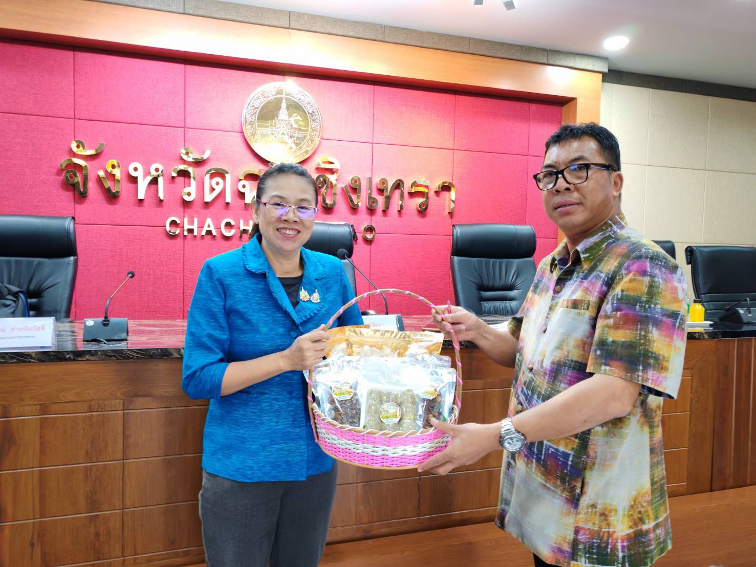 🌺 ศึกชิงเกียรติ! ฉะเชิงเทราเปิดเวทีต้อนรับคณะกรรมการคัดเลือกคนกองทุนสตรีดีเด่นระดับศูนย์ฯ โชว์ 3 ผลงานแชมป์ระดับจังหวัดอย่างภาคภูมิ 🎖️