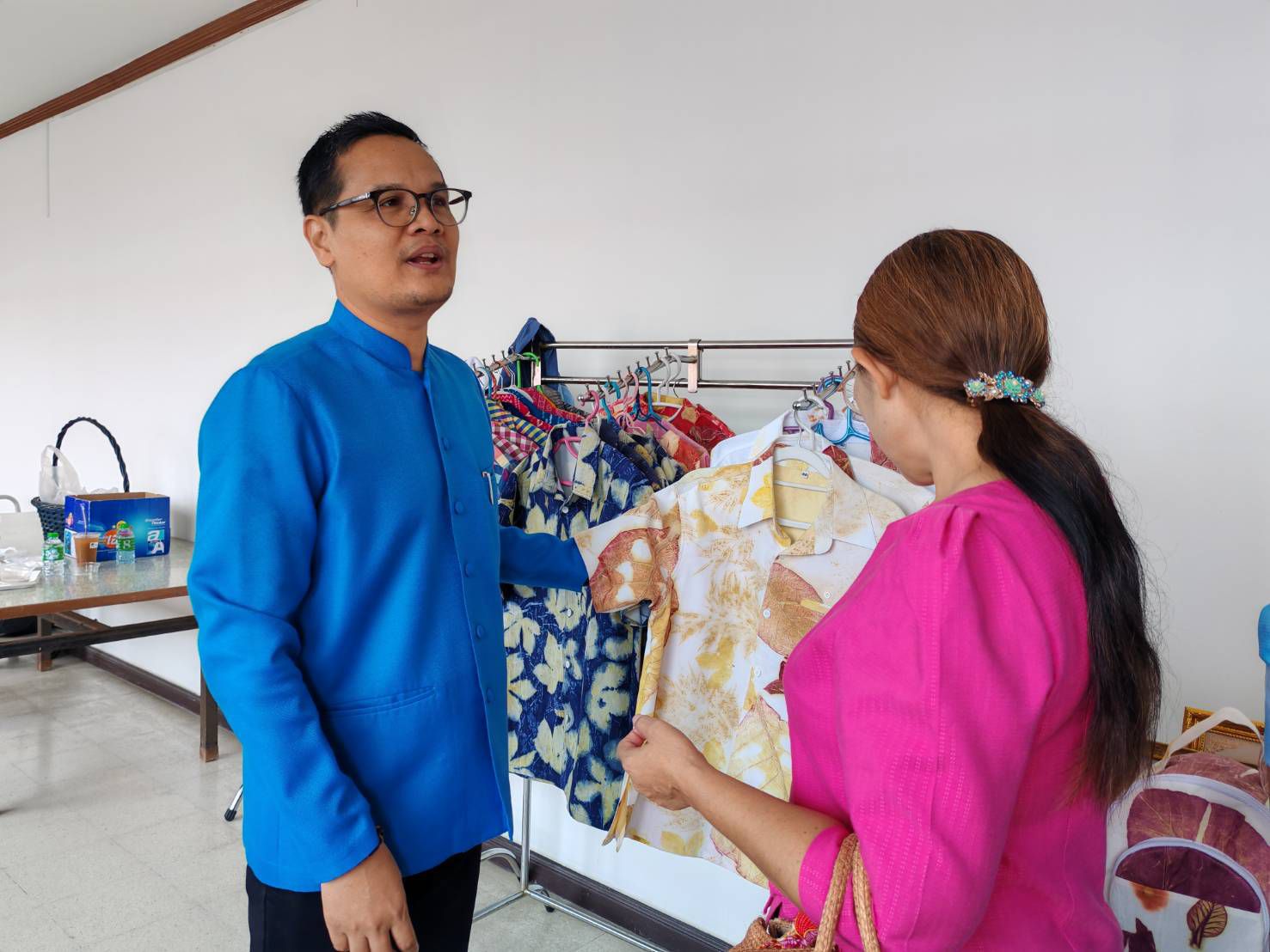 🌺 ศึกชิงเกียรติ! ฉะเชิงเทราเปิดเวทีต้อนรับคณะกรรมการคัดเลือกคนกองทุนสตรีดีเด่นระดับศูนย์ฯ โชว์ 3 ผลงานแชมป์ระดับจังหวัดอย่างภาคภูมิ 🎖️