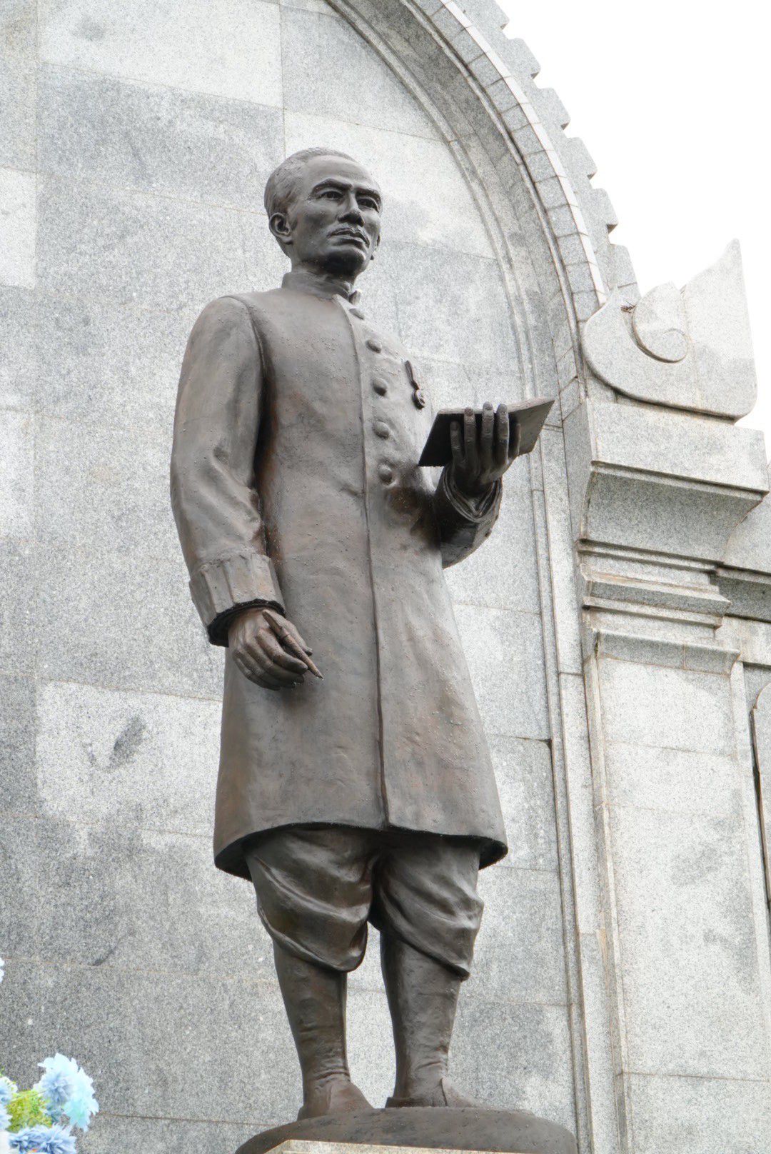 พช.ฉะเชิงเทรา ร่วมพิธีสักการะพระยาศรีสุนทรโวหาร (น้อย อาจารยางกูร) ประจำปี ๒๕๖๘ เทิดเกียรติปราชญ์ภาษาไทยผู้วางรากฐานการศึกษาของชาติ 🙏📚🇹🇭