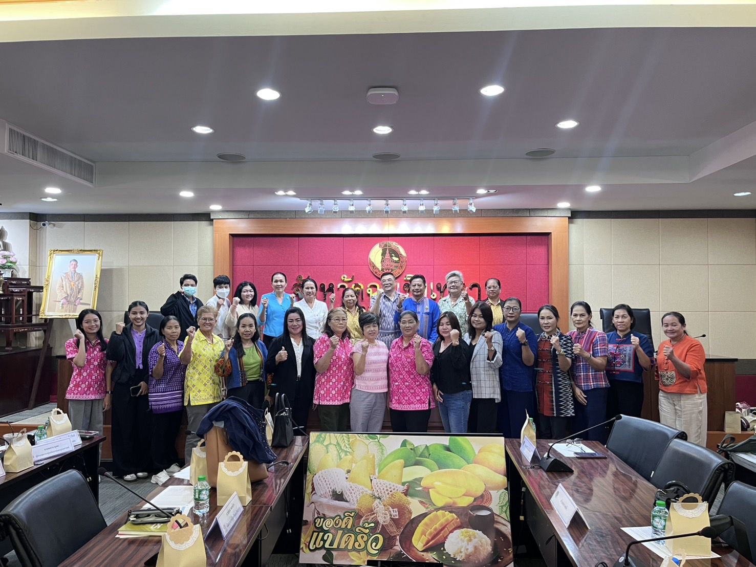 พช.แปดริ้ว ประชุมติดตามและประเมินผลทุนหมุนเวียนกองทุนพัฒนาบทบาทสตรี จังหวัดฉะเชิงเทรา ประจำปีงบประมาณ พ.ศ. ๒๕๖๘ 🧵💼