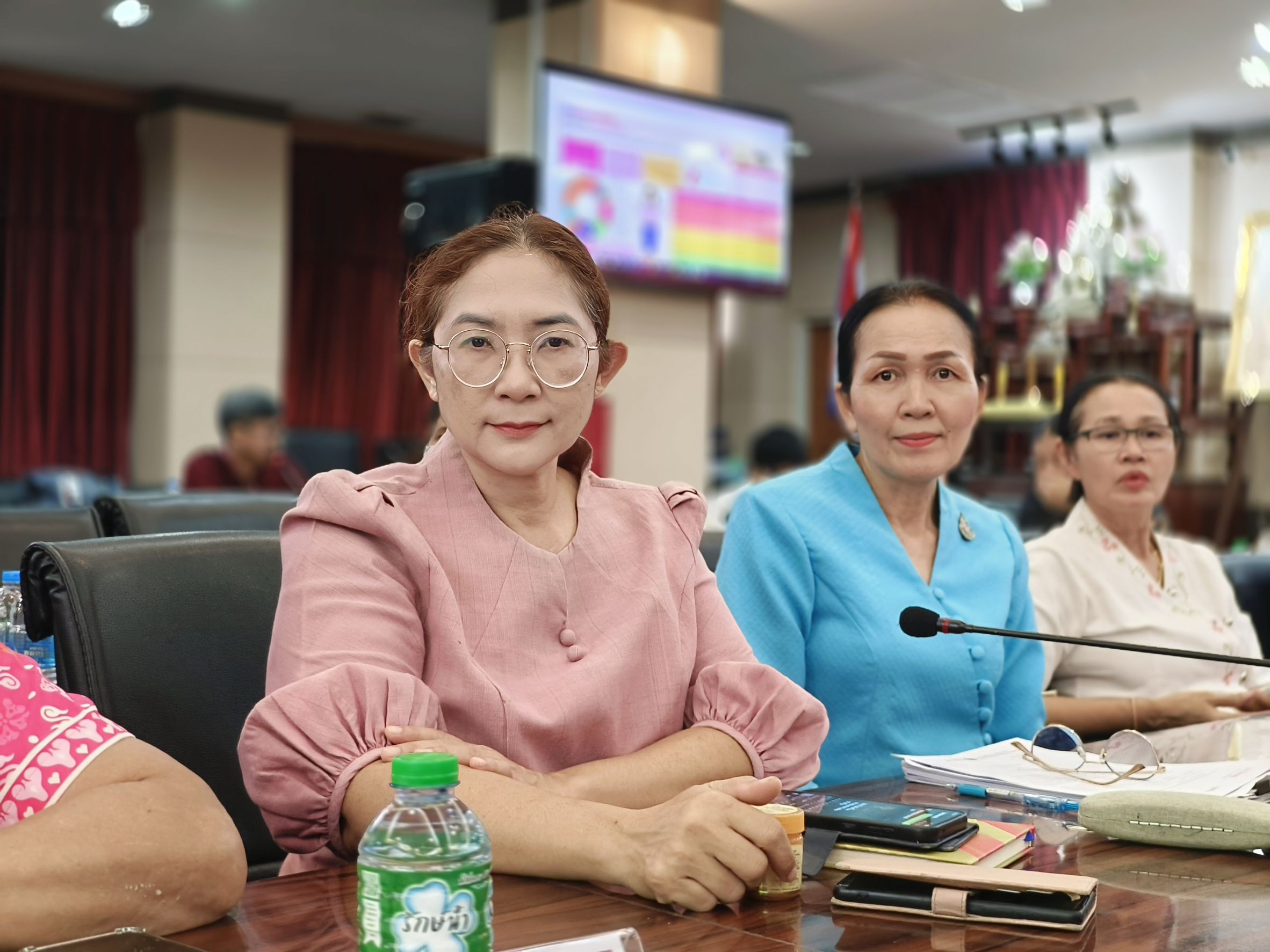 พช.แปดริ้ว ประชุมติดตามและประเมินผลทุนหมุนเวียนกองทุนพัฒนาบทบาทสตรี จังหวัดฉะเชิงเทรา ประจำปีงบประมาณ พ.ศ. ๒๕๖๘ 🧵💼