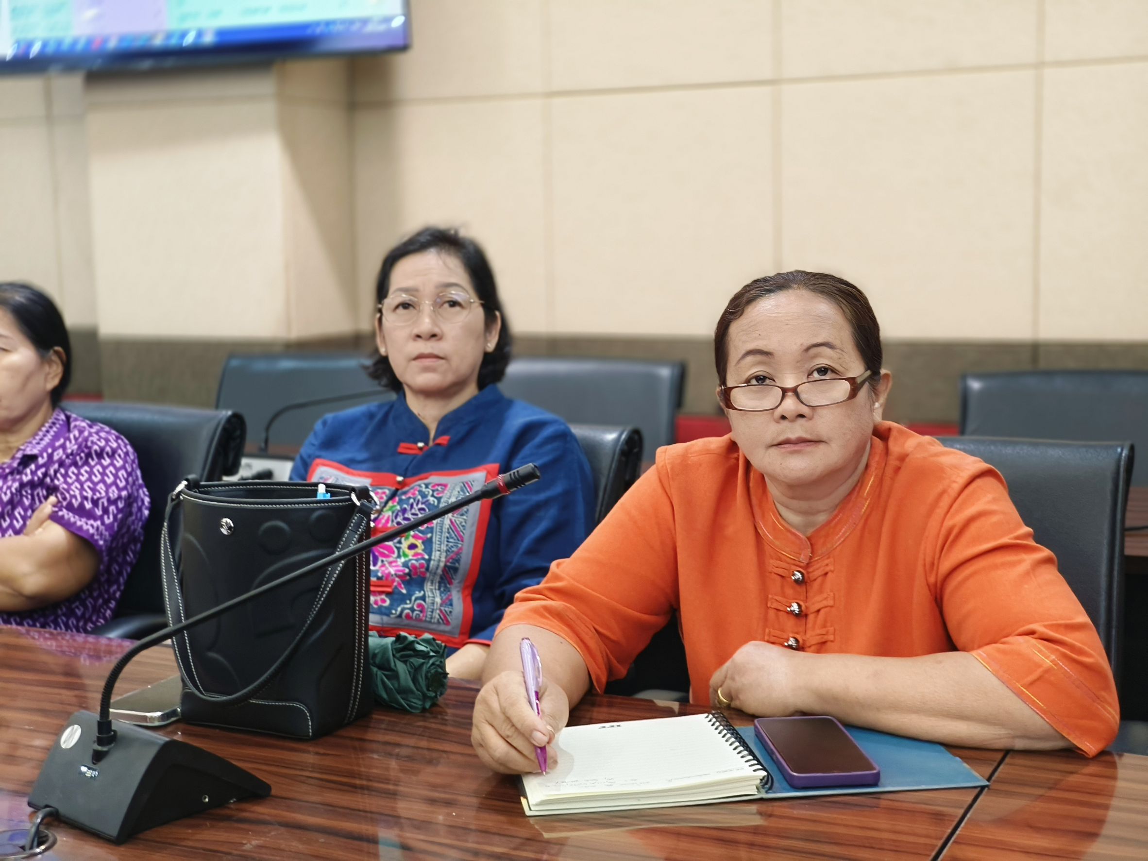 พช.แปดริ้ว ประชุมติดตามและประเมินผลทุนหมุนเวียนกองทุนพัฒนาบทบาทสตรี จังหวัดฉะเชิงเทรา ประจำปีงบประมาณ พ.ศ. ๒๕๖๘ 🧵💼