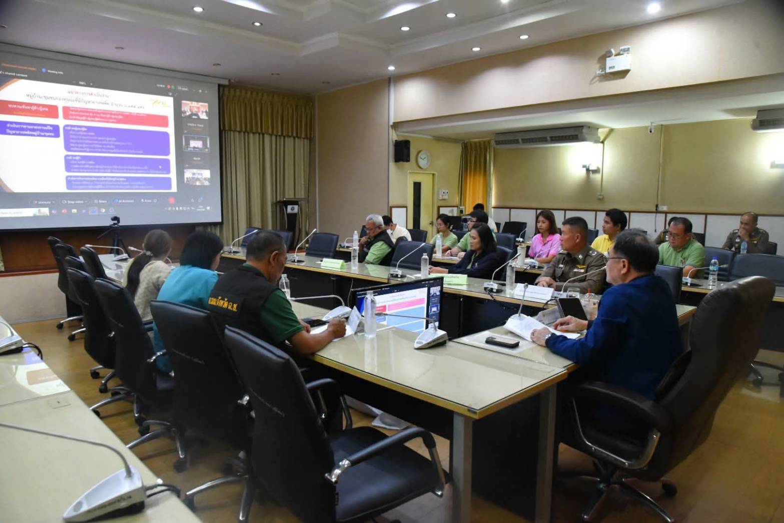 🪷พช. ฉะเชิงเทรา เข้าร่วมรับฟังการประชุมชี้แจงแนวทางการดำเนินงาน พัฒนาและฟื้นฟูหมู่บ้าน/ชุมชนกองทุนแม่ของแผ่นดิน