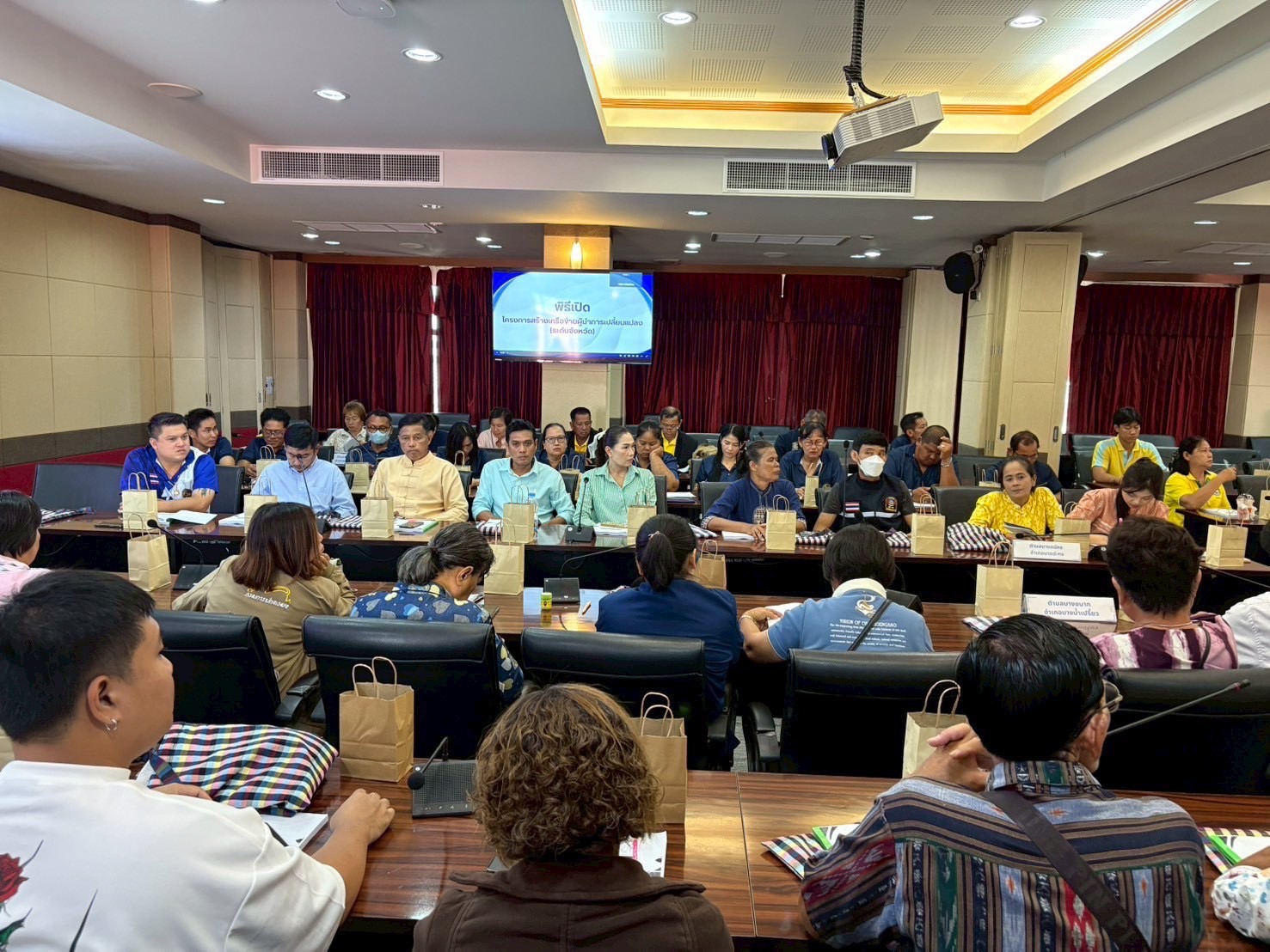 ปลัดจังหวัดฉะเชิงเทรา เปิดโครงการ “สร้างเครือข่ายผู้นำการเปลี่ยนแปลง” แนะ “อินฟลูเอนเซอร์ชุมชน” ขับเคลื่อนการพัฒนา