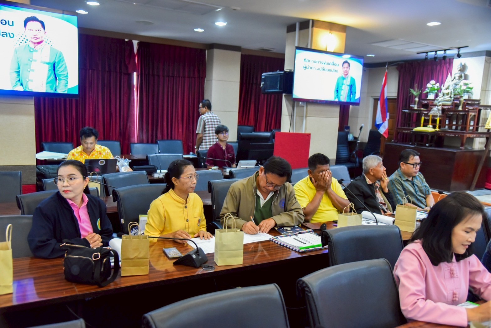 ปลัดจังหวัดฉะเชิงเทรา เปิดโครงการ “สร้างเครือข่ายผู้นำการเปลี่ยนแปลง” แนะ “อินฟลูเอนเซอร์ชุมชน” ขับเคลื่อนการพัฒนา