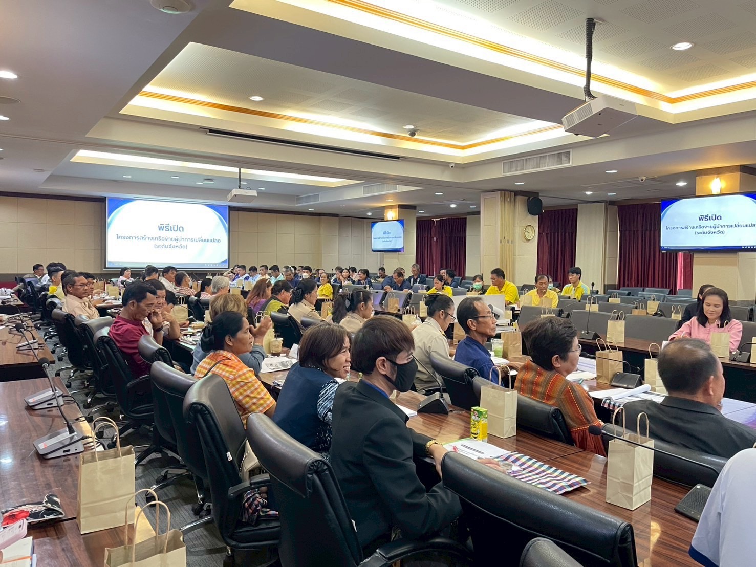 ปลัดจังหวัดฉะเชิงเทรา เปิดโครงการ “สร้างเครือข่ายผู้นำการเปลี่ยนแปลง” แนะ “อินฟลูเอนเซอร์ชุมชน” ขับเคลื่อนการพัฒนา