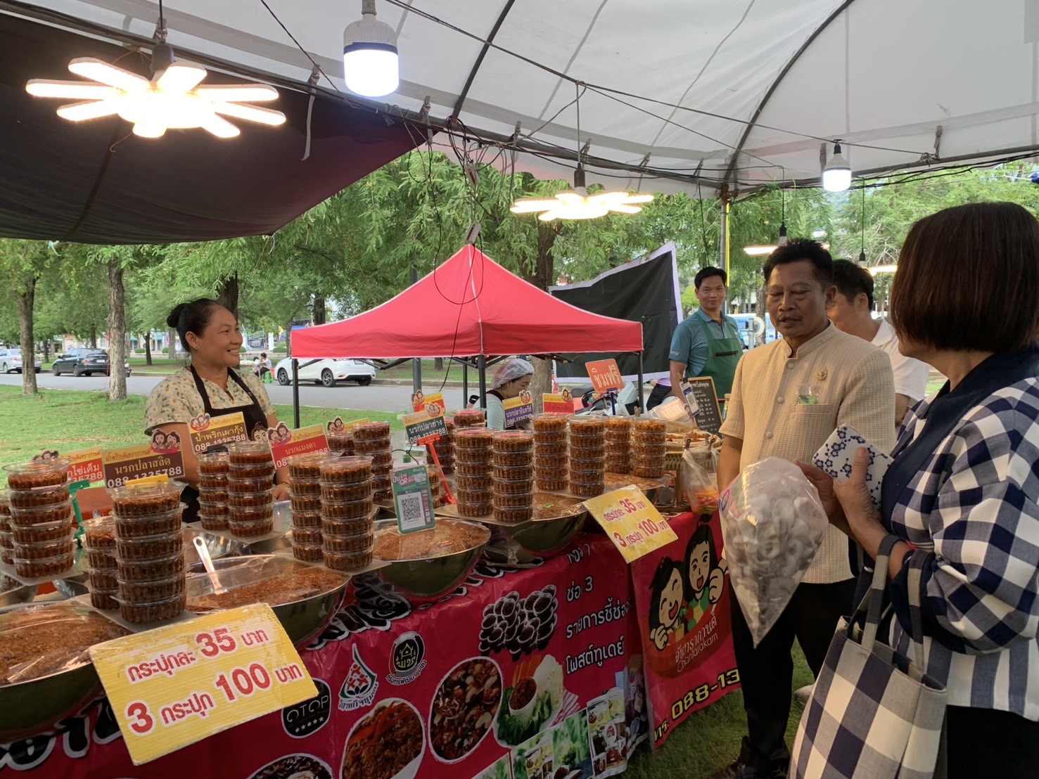 🛍️พช.ฉะเชิงเทรา ร่วมกับเครือข่ายกลุ่มอาชีพ และผู้ผลิต ผู้ประกอบการ OTOP จัดกิจกรรมส่งเสริมช่องทางการตลาด โครงการ “ตลาดนัดชุมชน คนแปดริ้วยิ้มได้” ครั้งที่ 5