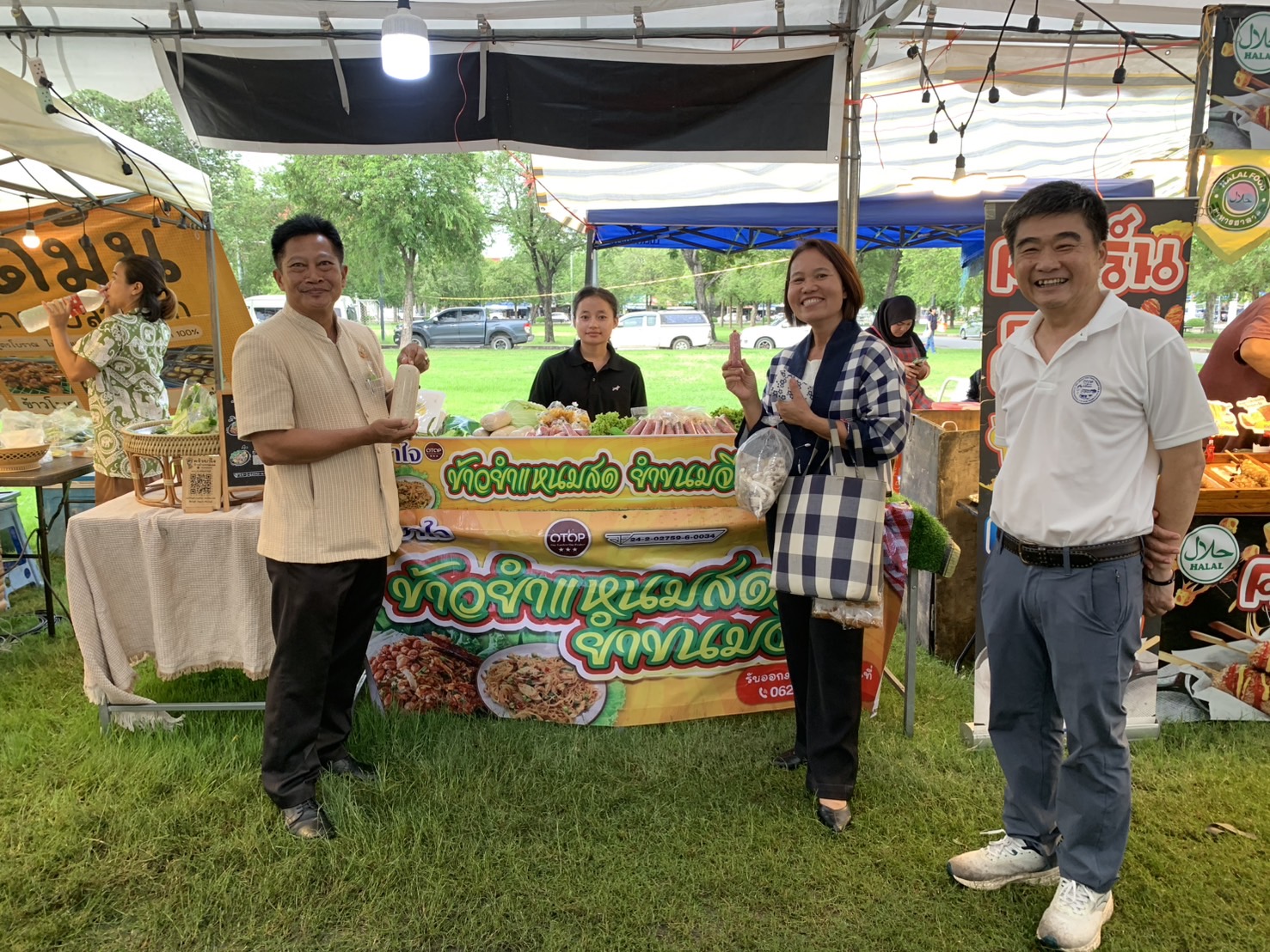 🛍️พช.ฉะเชิงเทรา ร่วมกับเครือข่ายกลุ่มอาชีพ และผู้ผลิต ผู้ประกอบการ OTOP จัดกิจกรรมส่งเสริมช่องทางการตลาด โครงการ “ตลาดนัดชุมชน คนแปดริ้วยิ้มได้” ครั้งที่ 5