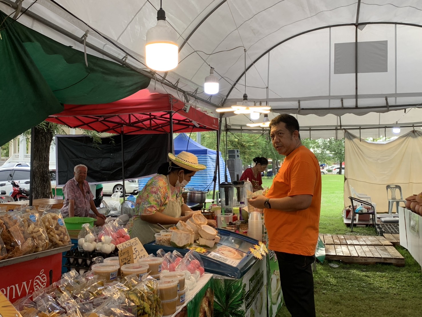 🛍️พช.ฉะเชิงเทรา ร่วมกับเครือข่ายกลุ่มอาชีพ และผู้ผลิต ผู้ประกอบการ OTOP จัดกิจกรรมส่งเสริมช่องทางการตลาด โครงการ “ตลาดนัดชุมชน คนแปดริ้วยิ้มได้” ครั้งที่ 5