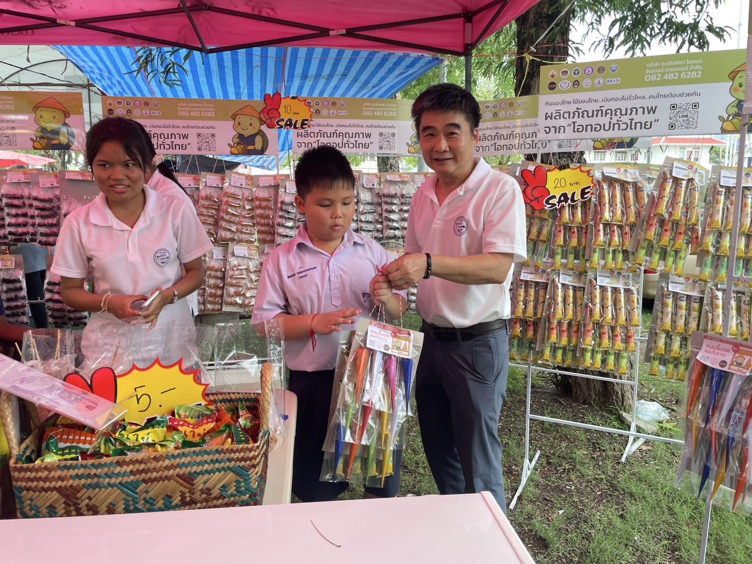 🛍️พช.ฉะเชิงเทรา ร่วมกับเครือข่ายกลุ่มอาชีพ และผู้ผลิต ผู้ประกอบการ OTOP จัดกิจกรรมส่งเสริมช่องทางการตลาด โครงการ “ตลาดนัดชุมชน คนแปดริ้วยิ้มได้” ครั้งที่ 5
