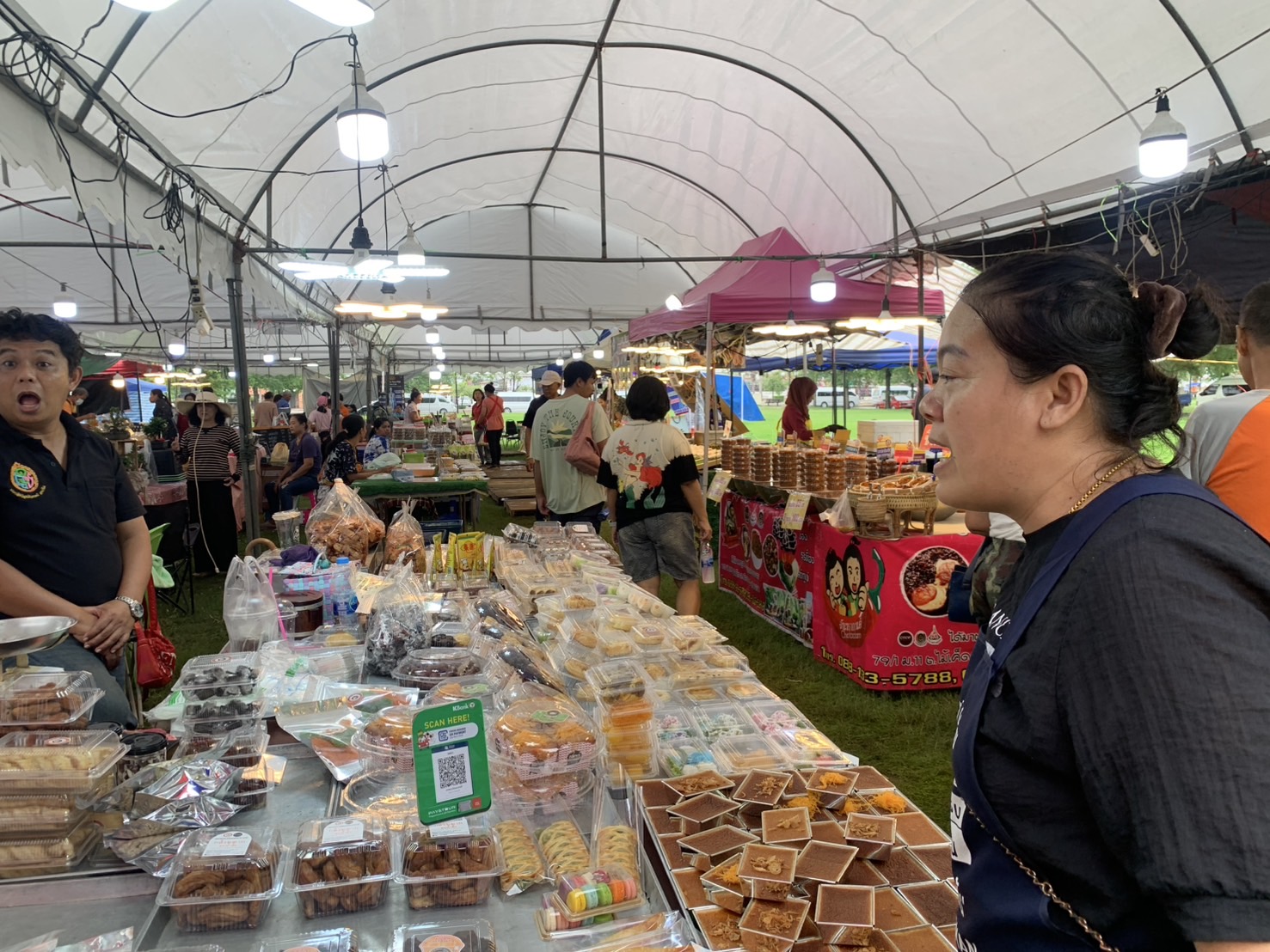 🛍️พช.ฉะเชิงเทรา ร่วมกับเครือข่ายกลุ่มอาชีพ และผู้ผลิต ผู้ประกอบการ OTOP จัดกิจกรรมส่งเสริมช่องทางการตลาด โครงการ “ตลาดนัดชุมชน คนแปดริ้วยิ้มได้” ครั้งที่ 6 (วันที่ 2)