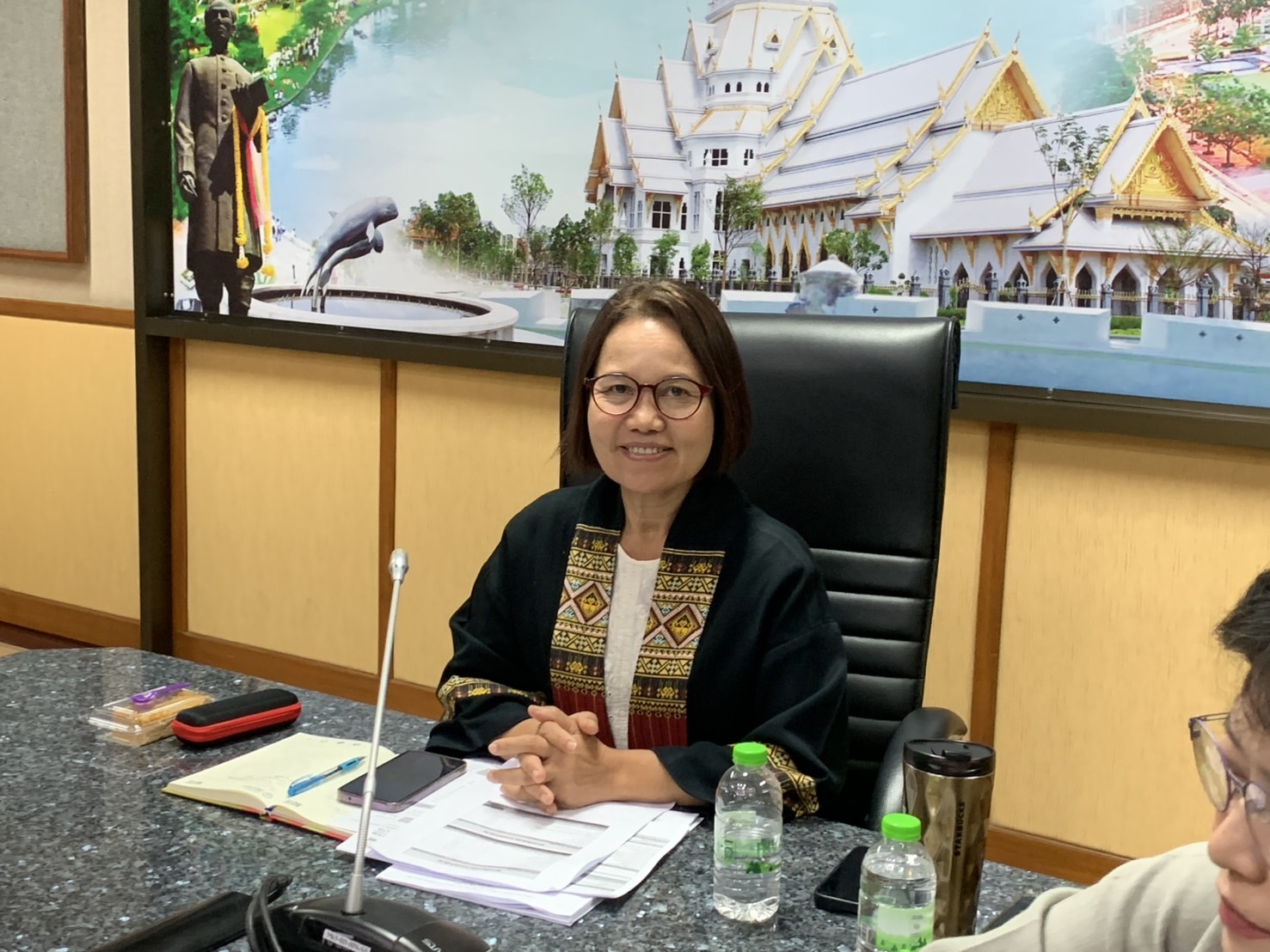 พช. ฉะเชิงเทรา จัดประชุมคัดเลือกผู้ผลิต ผู้ประกอบการ OTOP ร่วมจำหน่ายในงาน OTOP ศิลปาชีพ ประทีปไทย OTOP ก้าวไกลด้วยพระบารมี และประชุมคณะกรรมการเครือข่ายกลุ่มอาชีพ ผู้ผลิต และผู้ประกอบการหนึ่งตำบล หนึ่งผลิตภัณฑ์ ระดับจังหวัด