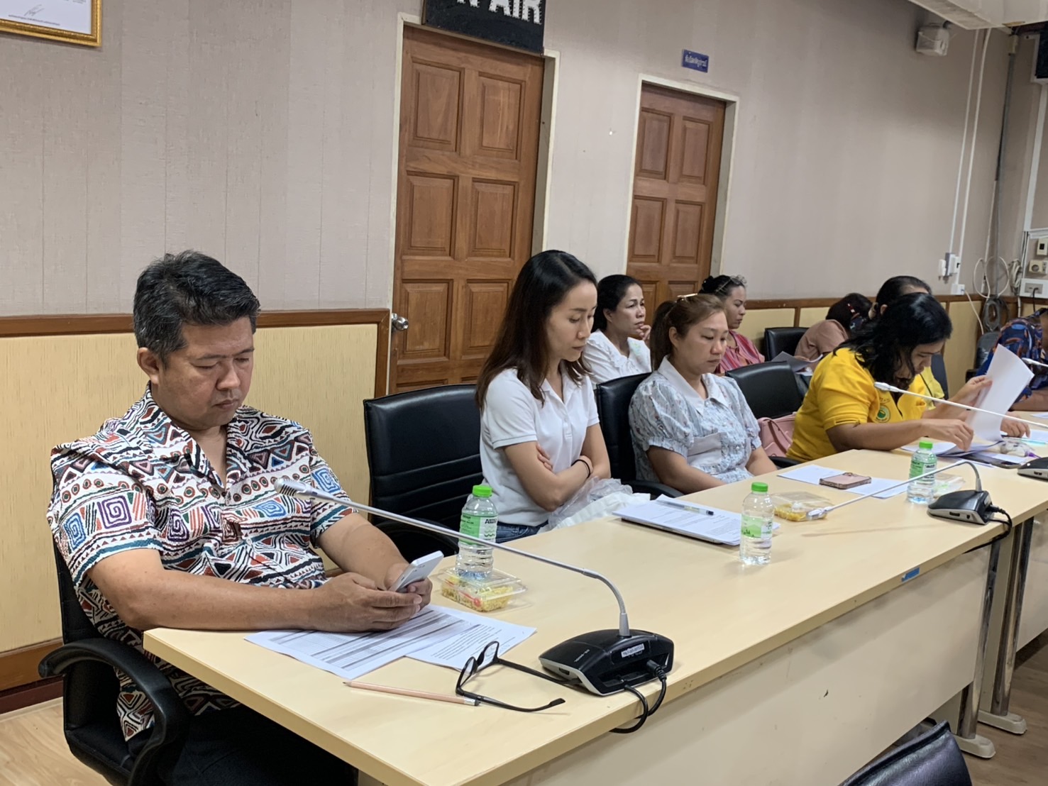 พช. ฉะเชิงเทรา จัดประชุมคัดเลือกผู้ผลิต ผู้ประกอบการ OTOP ร่วมจำหน่ายในงาน OTOP ศิลปาชีพ ประทีปไทย OTOP ก้าวไกลด้วยพระบารมี และประชุมคณะกรรมการเครือข่ายกลุ่มอาชีพ ผู้ผลิต และผู้ประกอบการหนึ่งตำบล หนึ่งผลิตภัณฑ์ ระดับจังหวัด