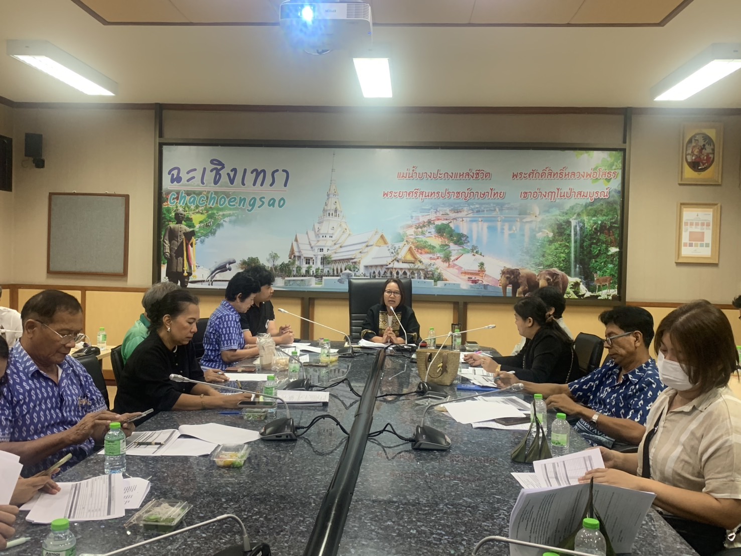 พช. ฉะเชิงเทรา จัดประชุมคัดเลือกผู้ผลิต ผู้ประกอบการ OTOP ร่วมจำหน่ายในงาน OTOP ศิลปาชีพ ประทีปไทย OTOP ก้าวไกลด้วยพระบารมี และประชุมคณะกรรมการเครือข่ายกลุ่มอาชีพ ผู้ผลิต และผู้ประกอบการหนึ่งตำบล หนึ่งผลิตภัณฑ์ ระดับจังหวัด