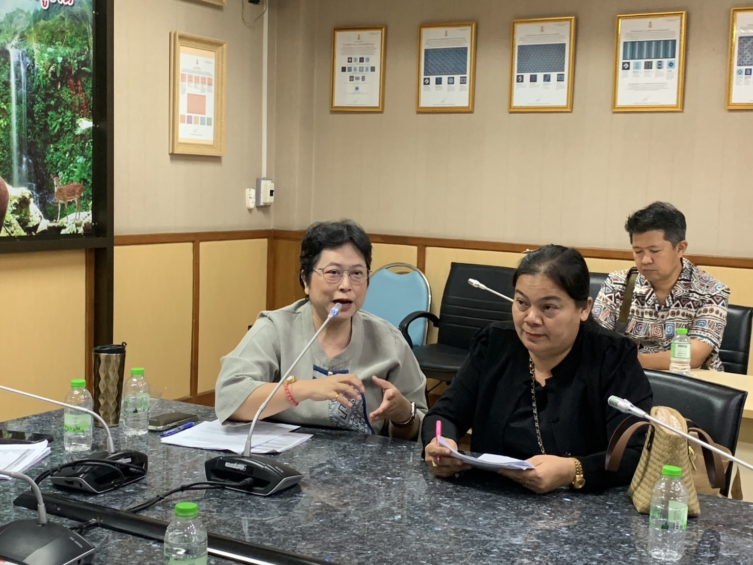 พช. ฉะเชิงเทรา จัดประชุมคัดเลือกผู้ผลิต ผู้ประกอบการ OTOP ร่วมจำหน่ายในงาน OTOP ศิลปาชีพ ประทีปไทย OTOP ก้าวไกลด้วยพระบารมี และประชุมคณะกรรมการเครือข่ายกลุ่มอาชีพ ผู้ผลิต และผู้ประกอบการหนึ่งตำบล หนึ่งผลิตภัณฑ์ ระดับจังหวัด