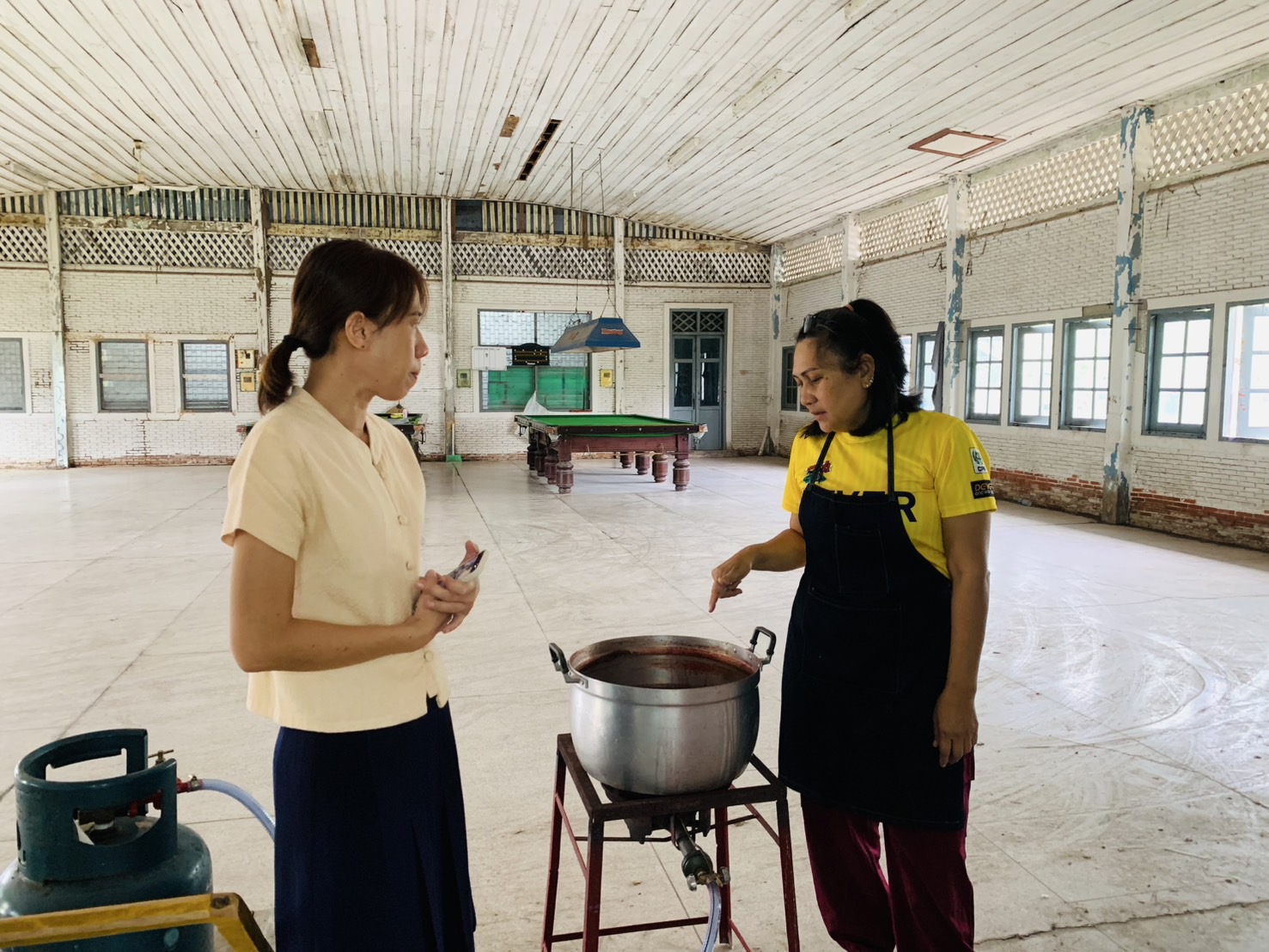 พช.ฉะเชิงเทรา ติดตาม ให้กำลังใจผู้ผลิต ผู้ประกอบการผ้า อ.เมืองฯ ร่วมส่งประกวดผ้าลายพระราชทาน “ผ้าลายสิริราชพัสตราภรณ์“ กลุ่มค่ายศรีโสธร