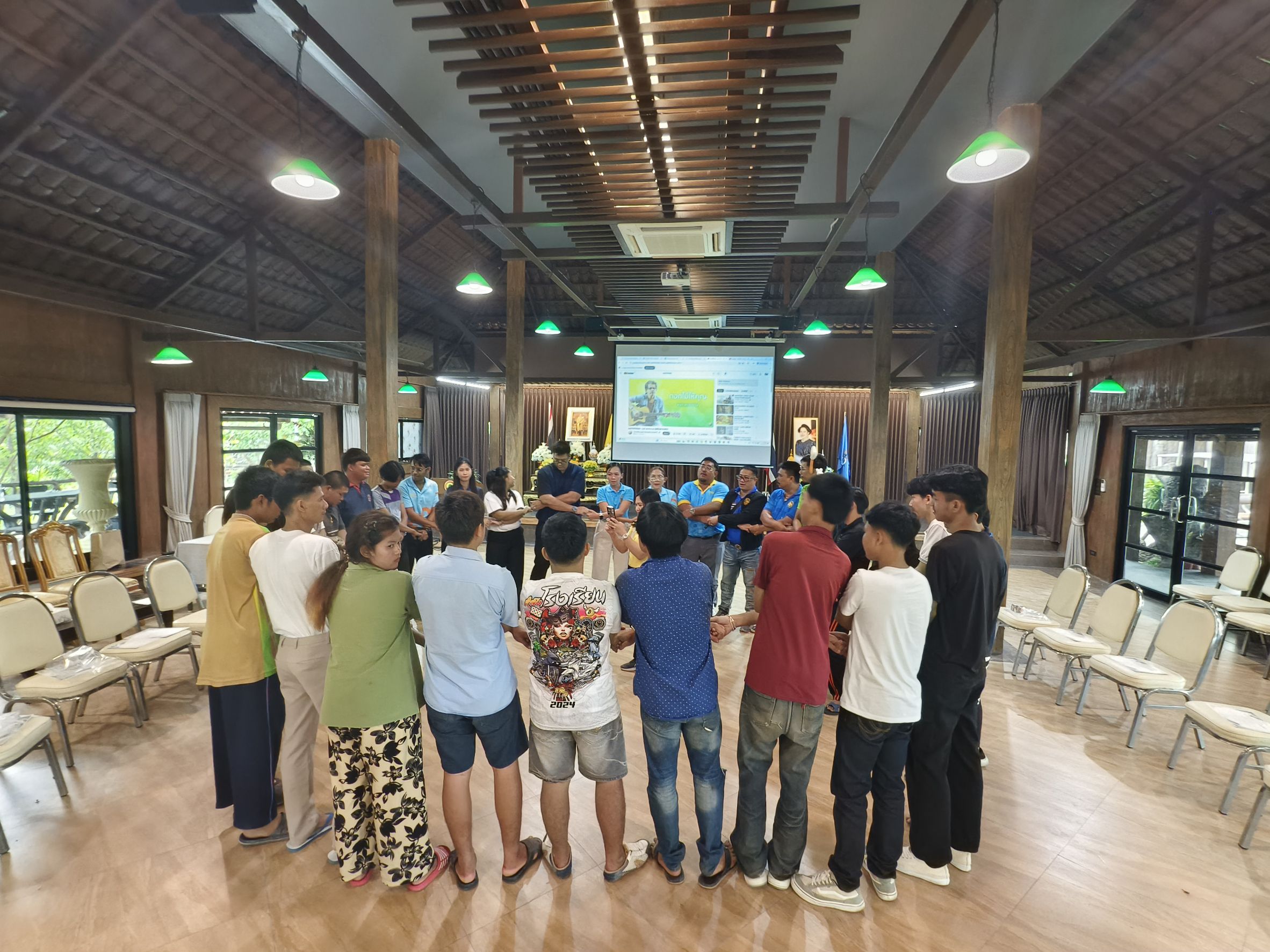 📰 พช.ฉะเชิงเทรา ปิดอบรมกลุ่มเป้าหมายเยาวชนและสมาชิกชุมชนกลุ่มเสี่ยง สร้างทักษะอาชีพ มอบใบประกาศ เสริมพลังชีวิตใหม่อย่างภาคภูมิ 🎓💼✨