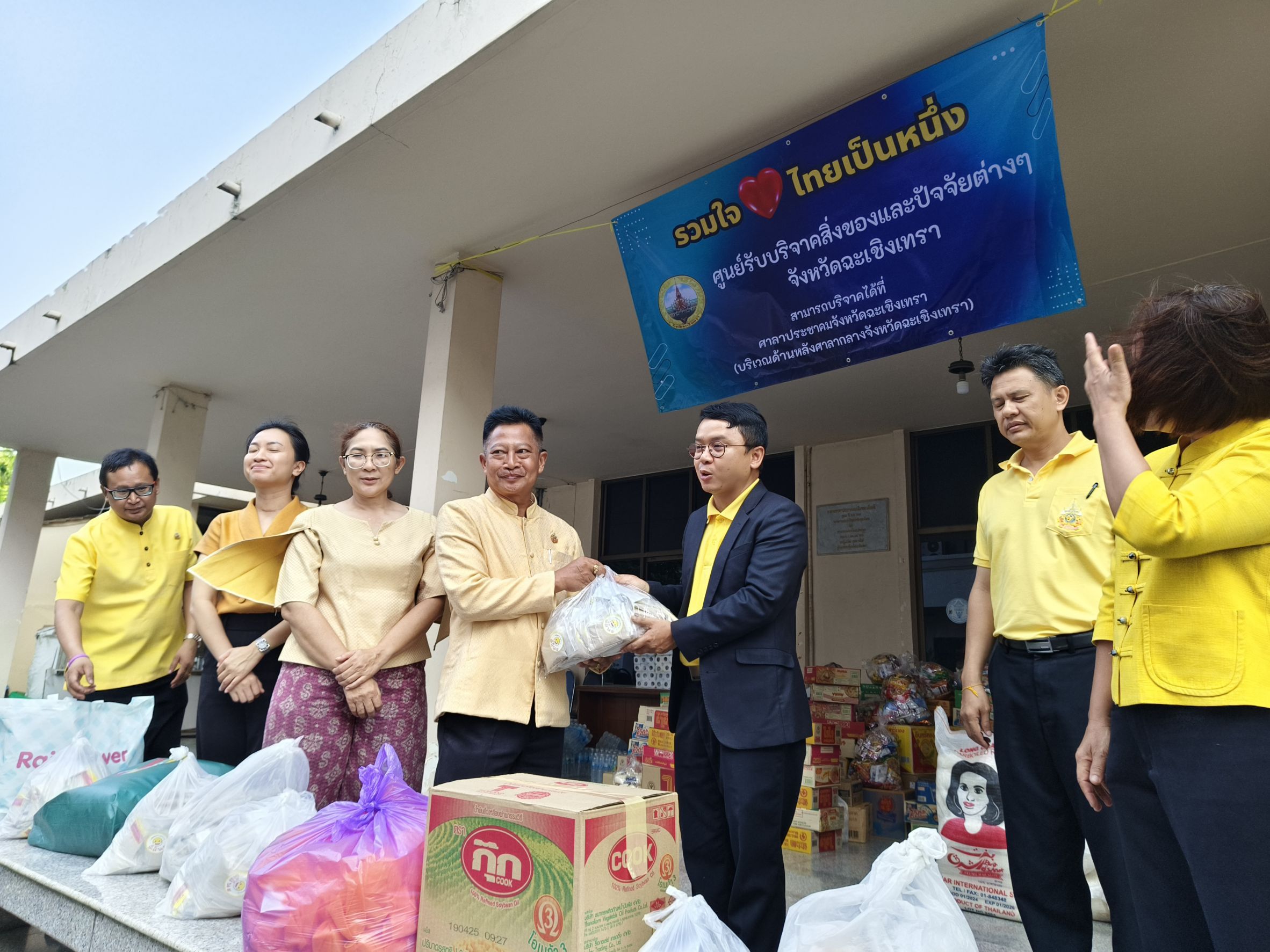 พช.แปดริ้วรวมพลังน้ำใจ! บริจาคสิ่งของจำเป็นส่งต่อกำลังใจให้ทหารชายแดนไทย-กัมพูชา