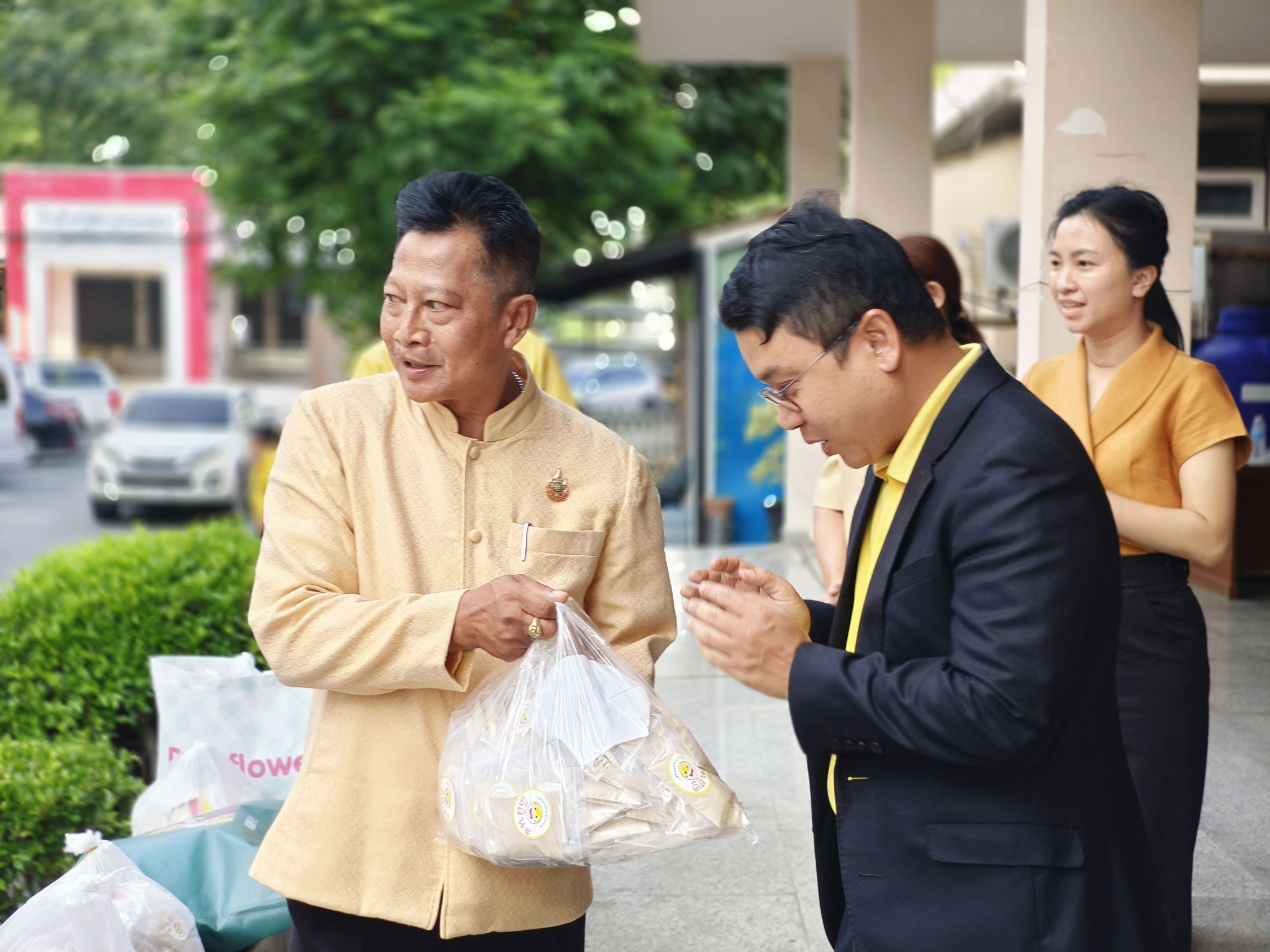 พช.แปดริ้วรวมพลังน้ำใจ! บริจาคสิ่งของจำเป็นส่งต่อกำลังใจให้ทหารชายแดนไทย-กัมพูชา