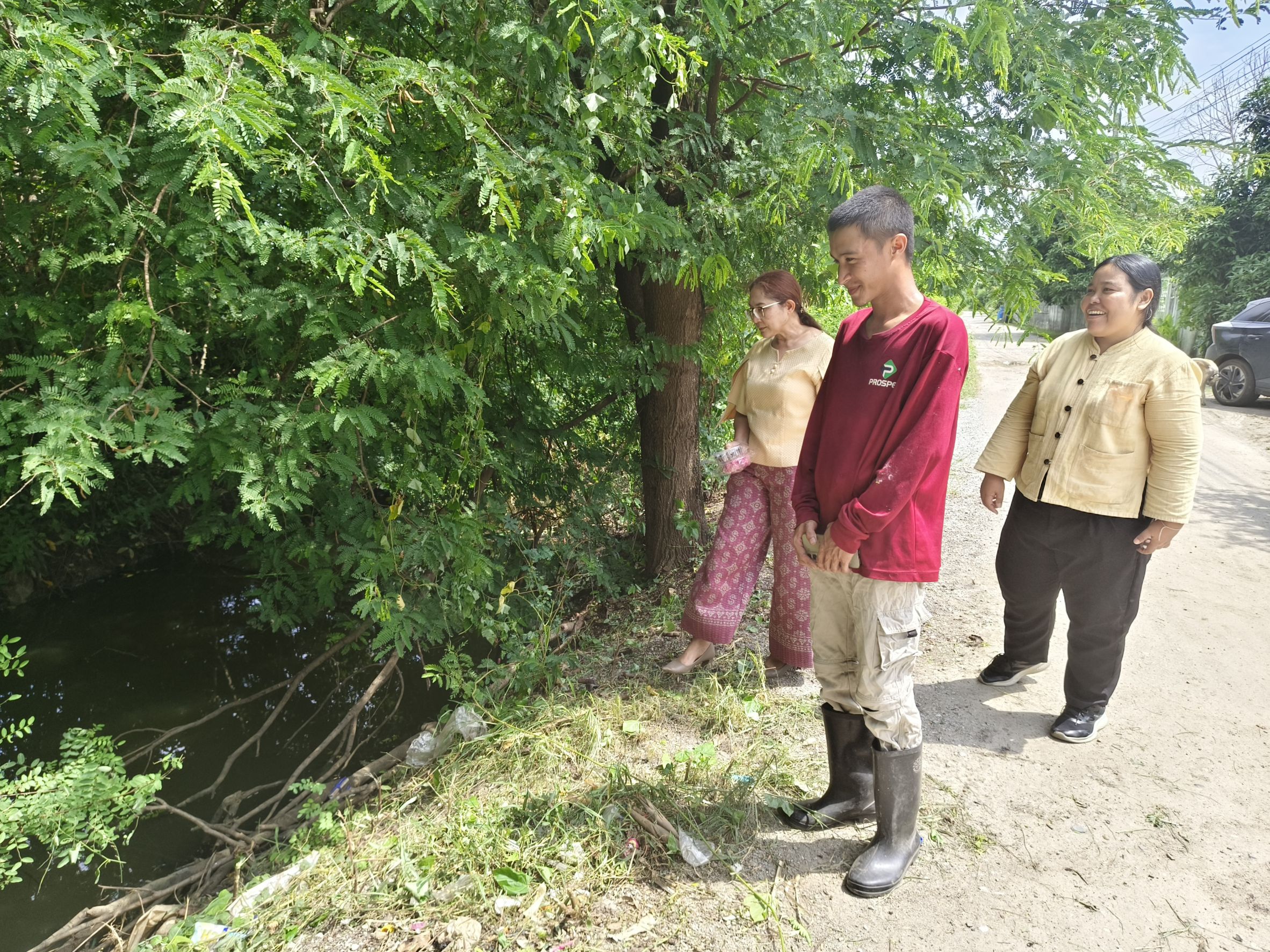 หนุนเยาวชนกลุ่มเสี่ยง! พช.ฉะเชิงเทราลงพื้นที่เยี่ยม “น้องแน็ค” วางแผนเลี้ยงกบ-ปลาดุก เสริมอาชีพยั่งยืน