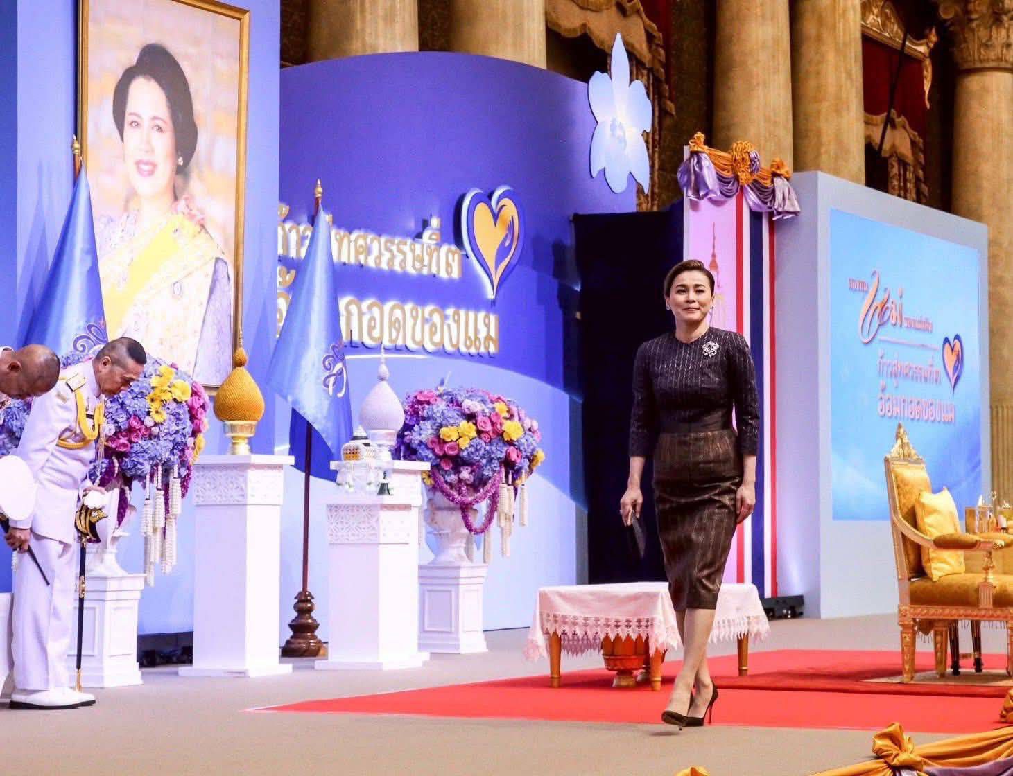 พช.ฉะเชิงเทรา นำต้นกล้ากองทุนแม่ของแผ่นดิน เข้าร่วมรับพระราชทานเงินขวัญถุง และเฝ้ารับเสด็จสมเด็จพระนางเจ้าฯ พระบรมราชินี ในงานมหกรรมกองทุนแม่ของแผ่นดิน ปี 2568