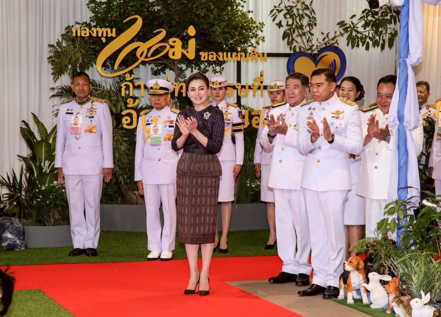 พช.ฉะเชิงเทรา นำต้นกล้ากองทุนแม่ของแผ่นดิน เข้าร่วมรับพระราชทานเงินขวัญถุง และเฝ้ารับเสด็จสมเด็จพระนางเจ้าฯ พระบรมราชินี ในงานมหกรรมกองทุนแม่ของแผ่นดิน ปี 2568