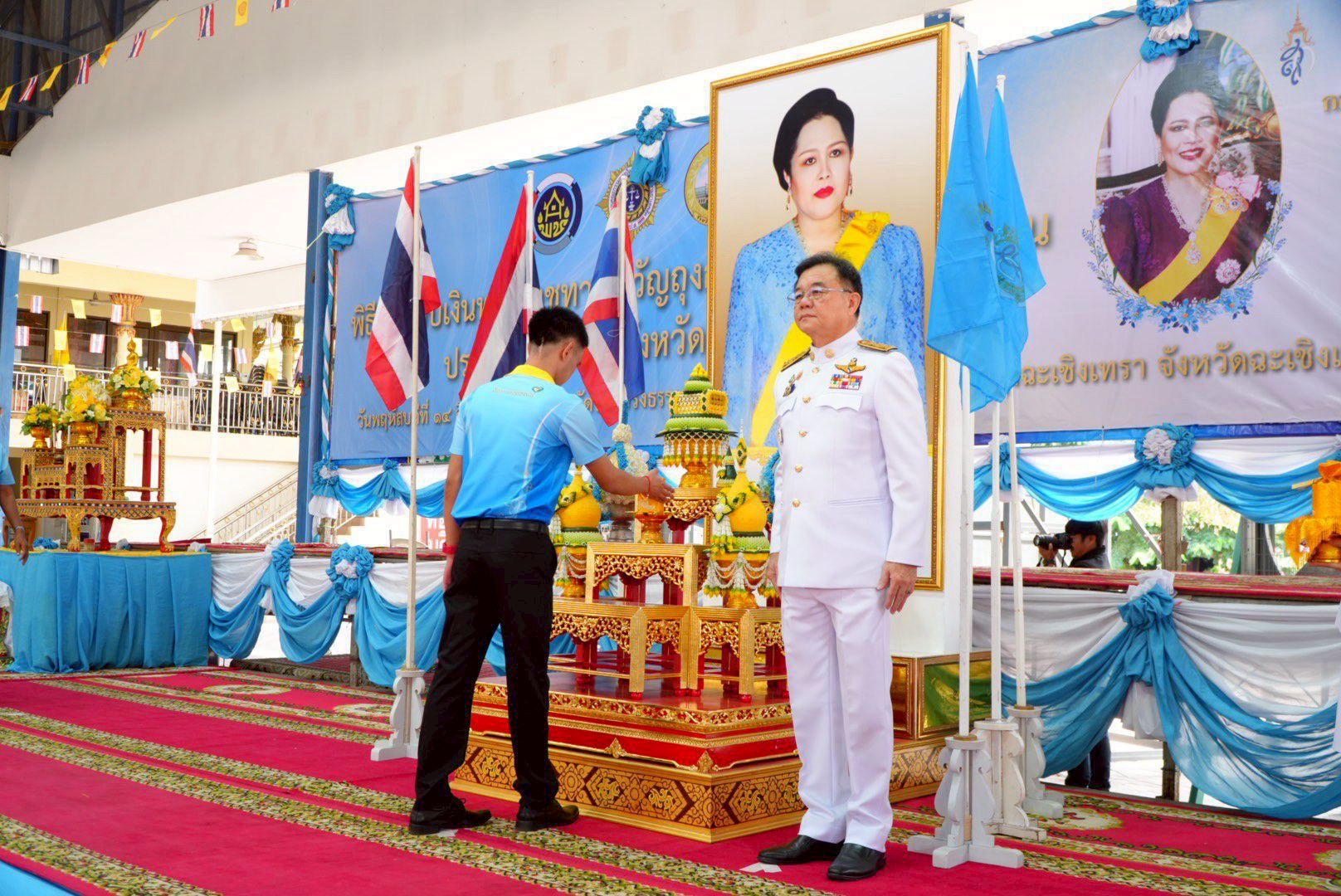 พช.ฉะเชิงเทราจัดพิธีมอบเงินพระราชทานขวัญถุงกองทุนแม่ของแผ่นดิน แก่ 13 หมู่บ้านต้นกล้า สืบสานพระราชปณิธานสู่ชุมชน