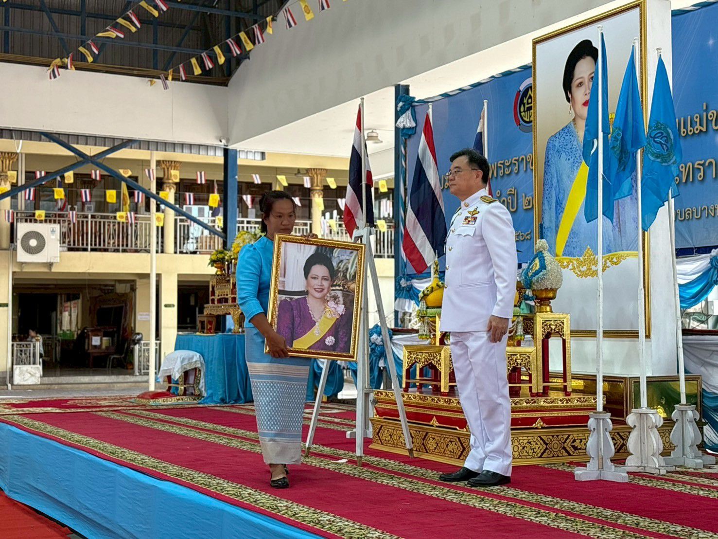 พช.ฉะเชิงเทราจัดพิธีมอบเงินพระราชทานขวัญถุงกองทุนแม่ของแผ่นดิน แก่ 13 หมู่บ้านต้นกล้า สืบสานพระราชปณิธานสู่ชุมชน