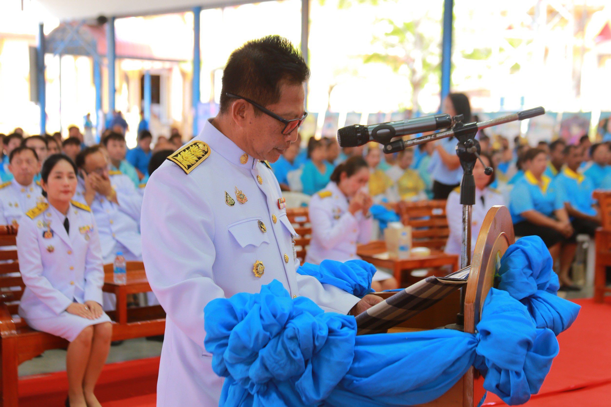 พช.ฉะเชิงเทราจัดพิธีมอบเงินพระราชทานขวัญถุงกองทุนแม่ของแผ่นดิน แก่ 13 หมู่บ้านต้นกล้า สืบสานพระราชปณิธานสู่ชุมชน