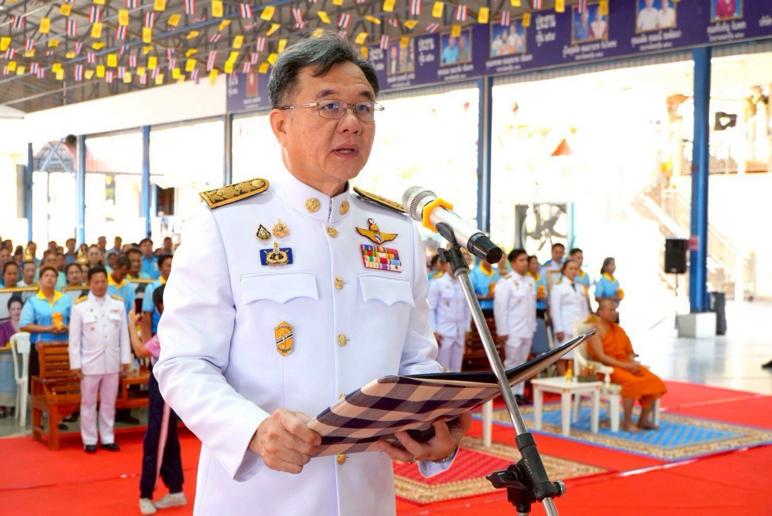 พช.ฉะเชิงเทราจัดพิธีมอบเงินพระราชทานขวัญถุงกองทุนแม่ของแผ่นดิน แก่ 13 หมู่บ้านต้นกล้า สืบสานพระราชปณิธานสู่ชุมชน